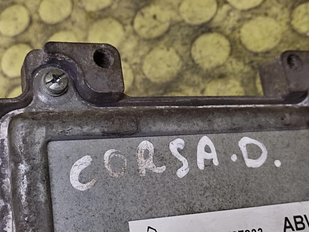 OPEL CORSA D unité de commande électronique uce moteur 55597933