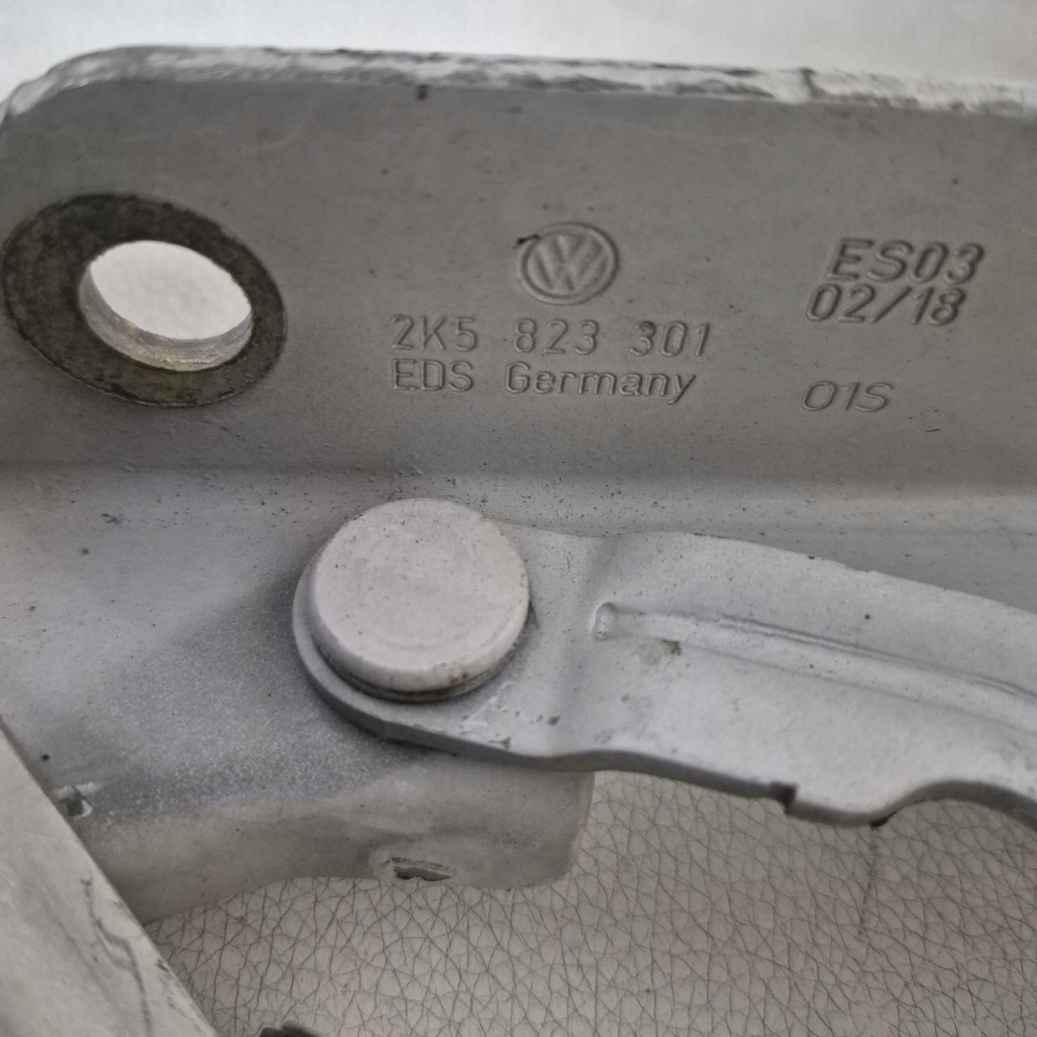 VW CADDY 2K5 16-20r. -> hinge bonnets left front 2K5823301