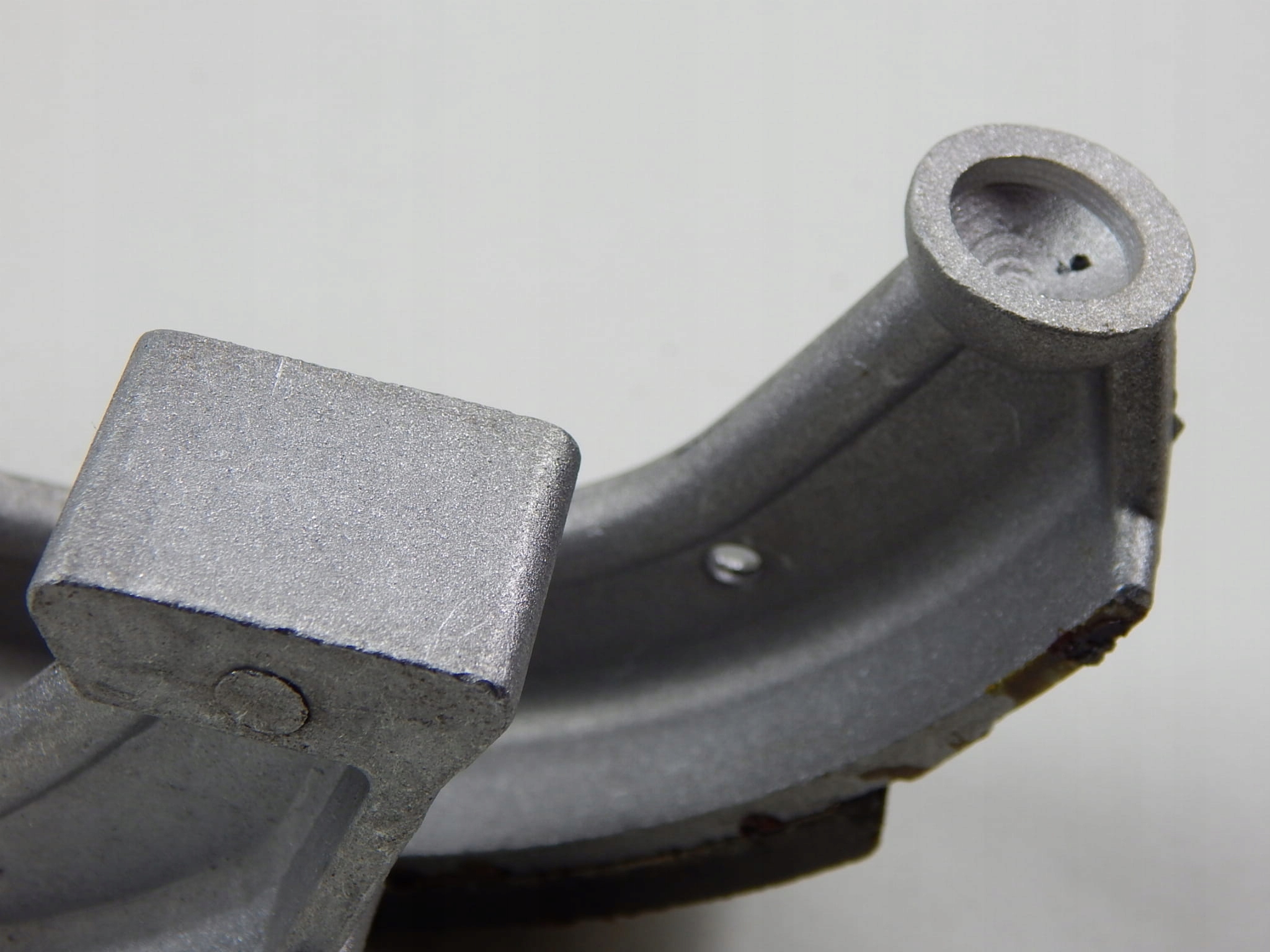 SZCZĘKI HAMULCOWE DNIEPR K-750 MT-12 KLEJONE Numer katalogowy części 1026-27.02.2024