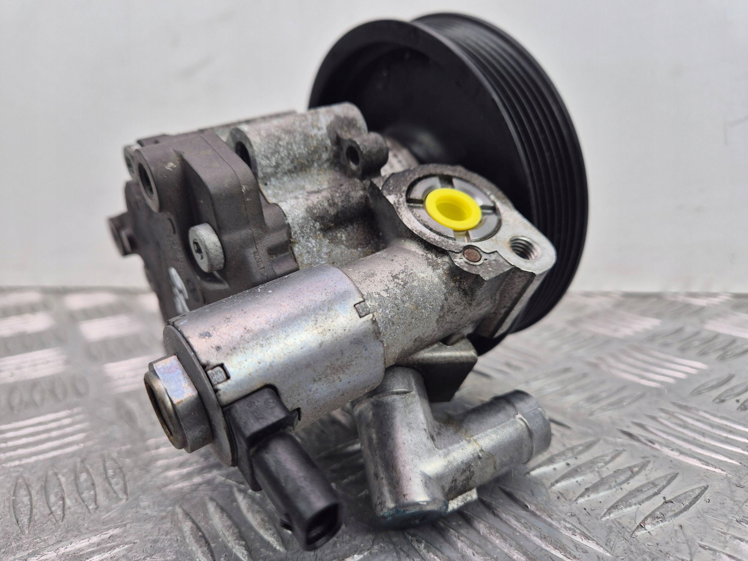 Mercedes E200 CGI W212 servo pump A0064667501 M271