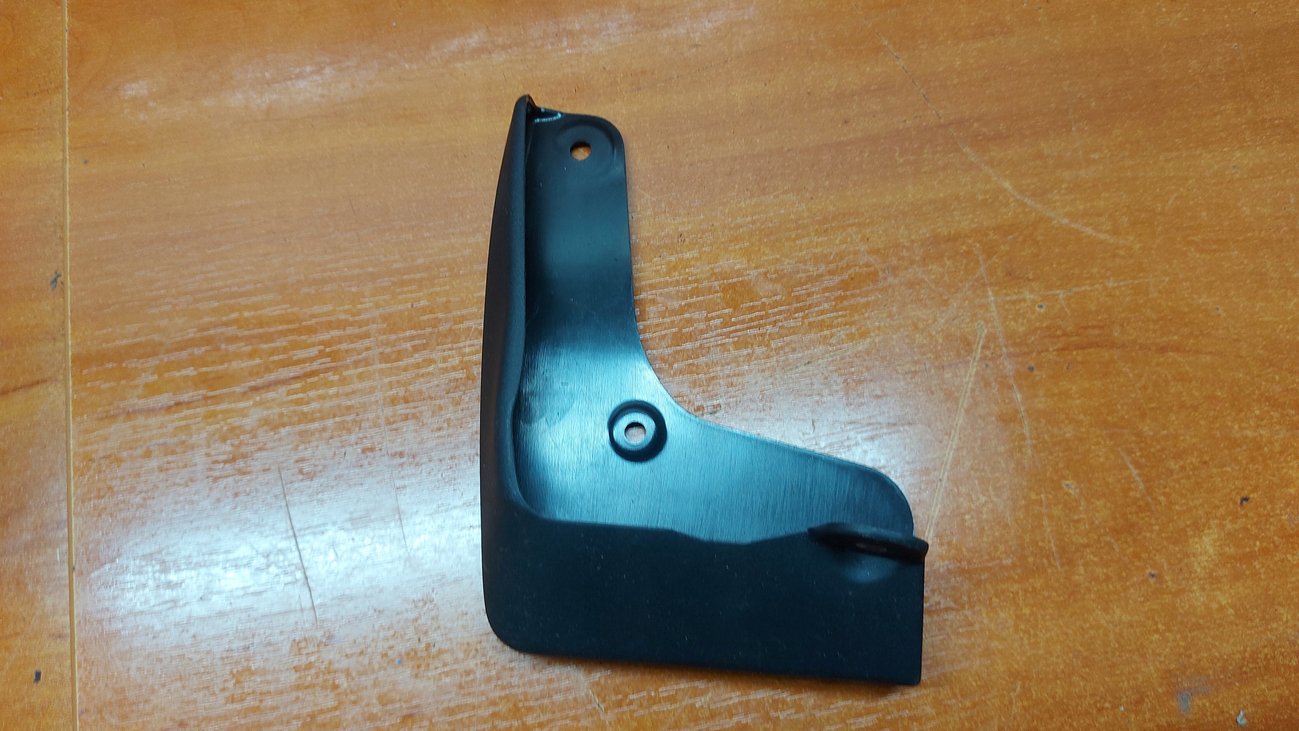 mudguard flap left front TOYOTA YARIS IV 20