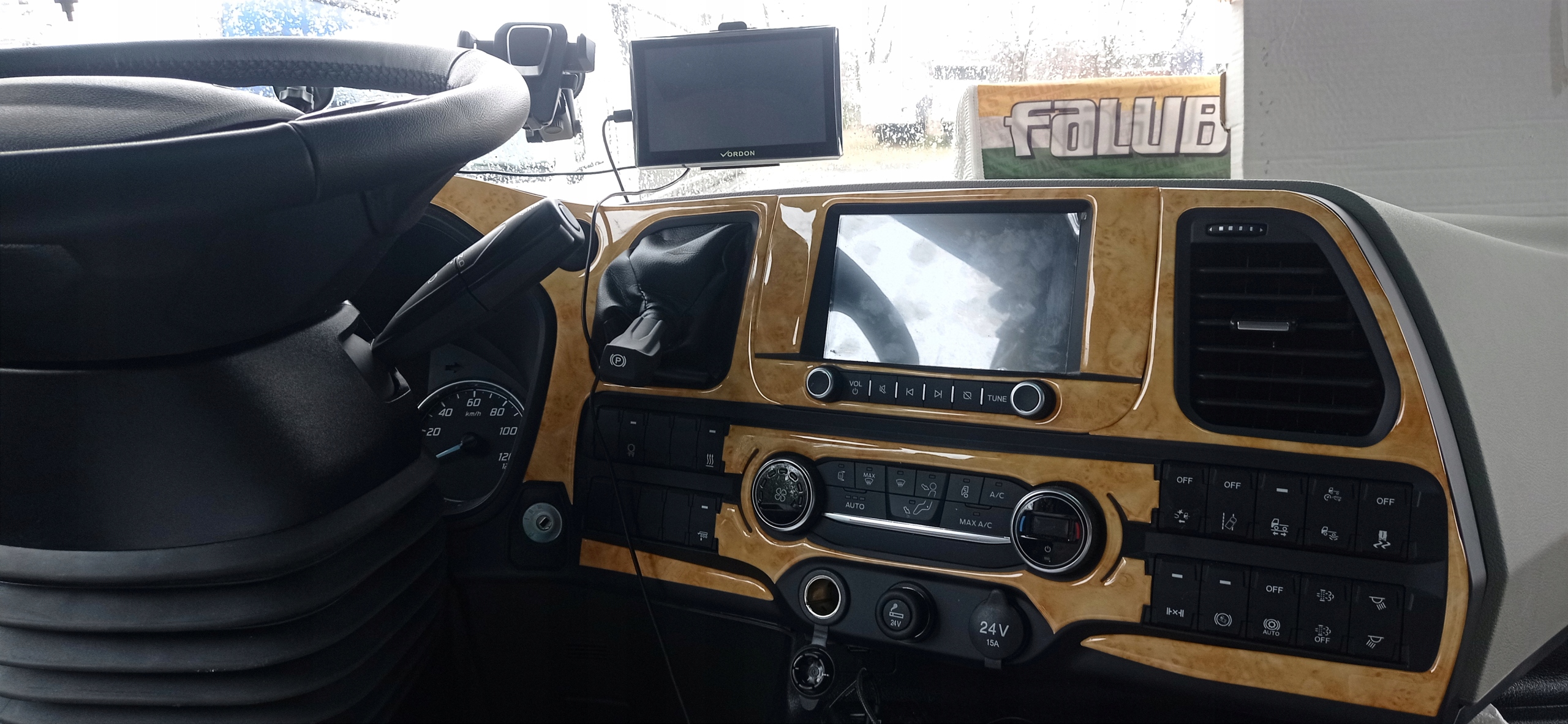 FORD F MAX OKLEINA KOKPIT CARBON DESKA DEKOR NAKŁADKI NA DESKE DRZEWO 3D