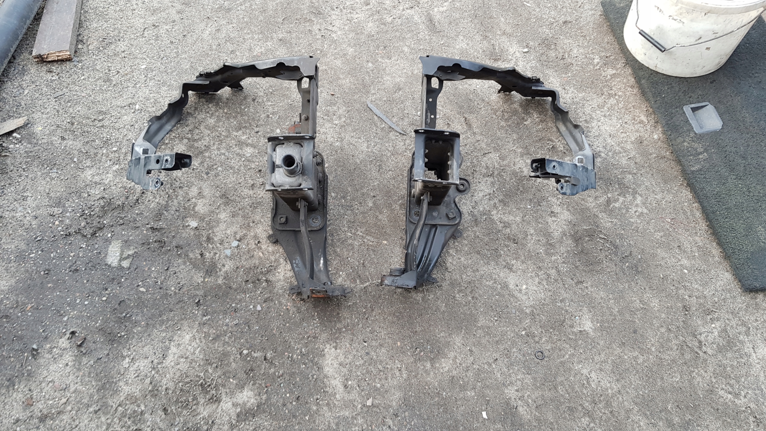 MERCEDES W211 OKULAR lights left right console holder