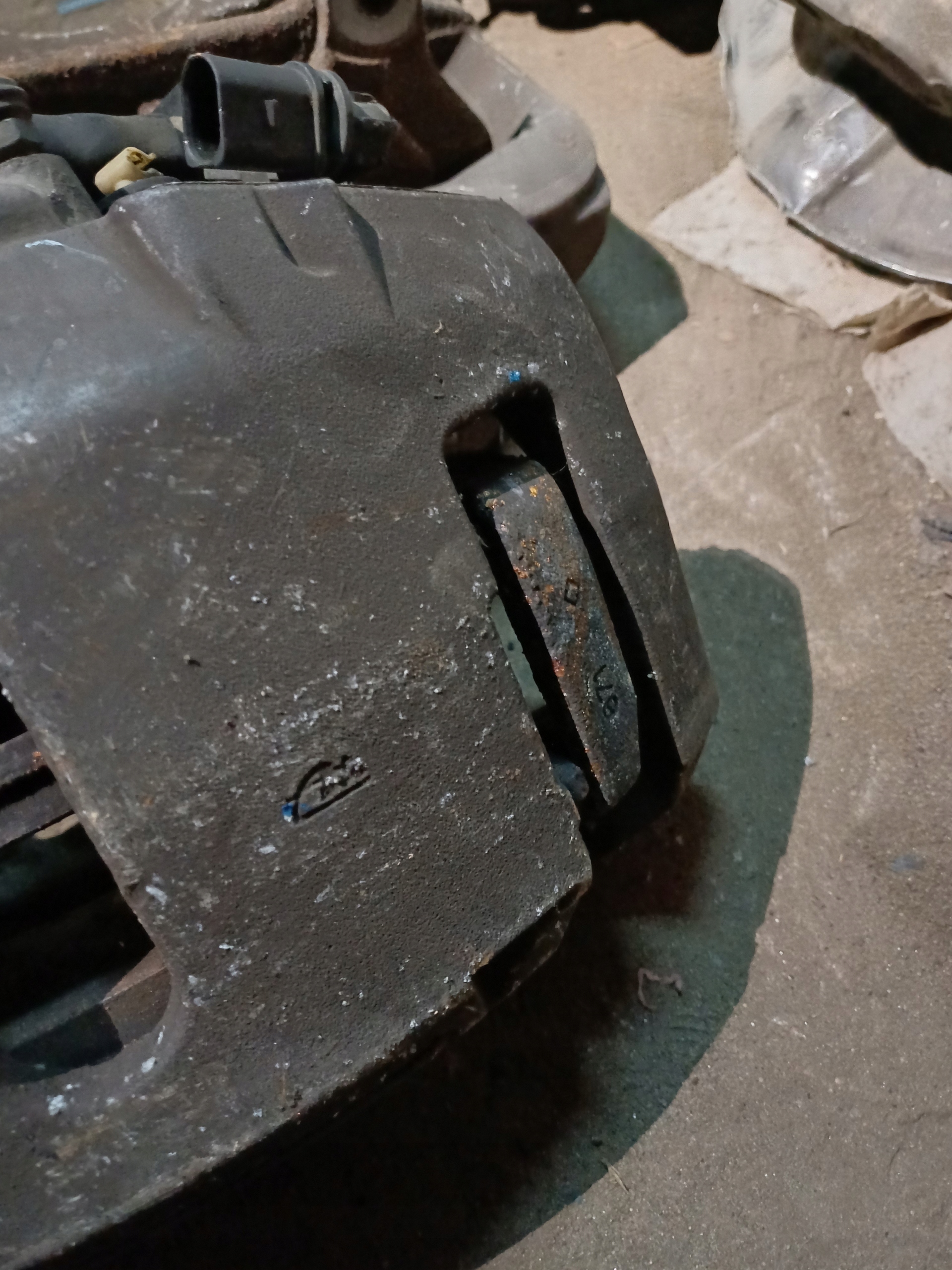 AUDI A6 C5 caliper brake front 2 TLOCZKOWY left right ASN