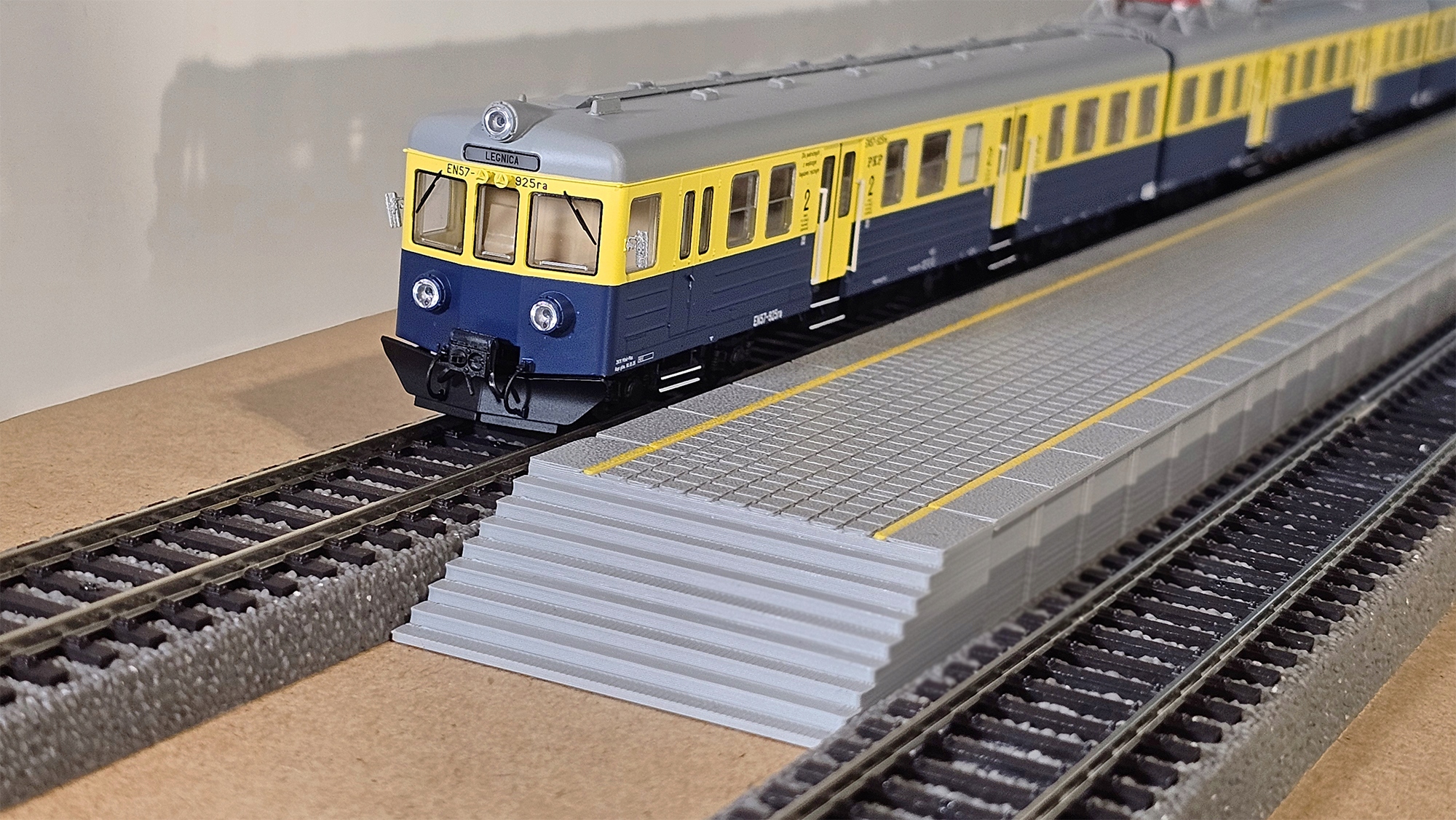 Schody końcowe do peronu bocznego wysokiego H0 1:87 ModRail