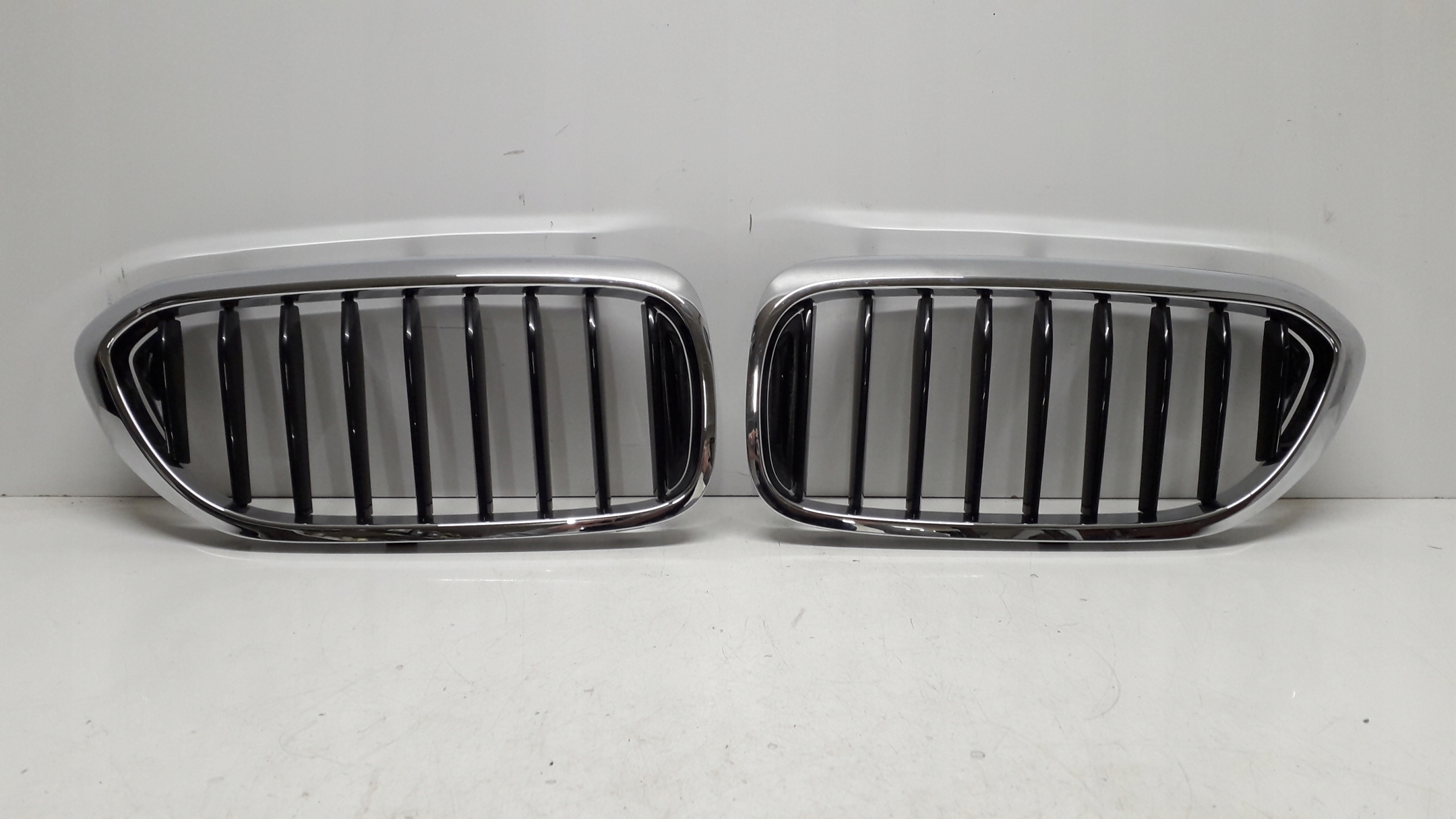 BMW 5 G30 G31 ATRAPA GRILL NERKI LEWA PRAWA KPL