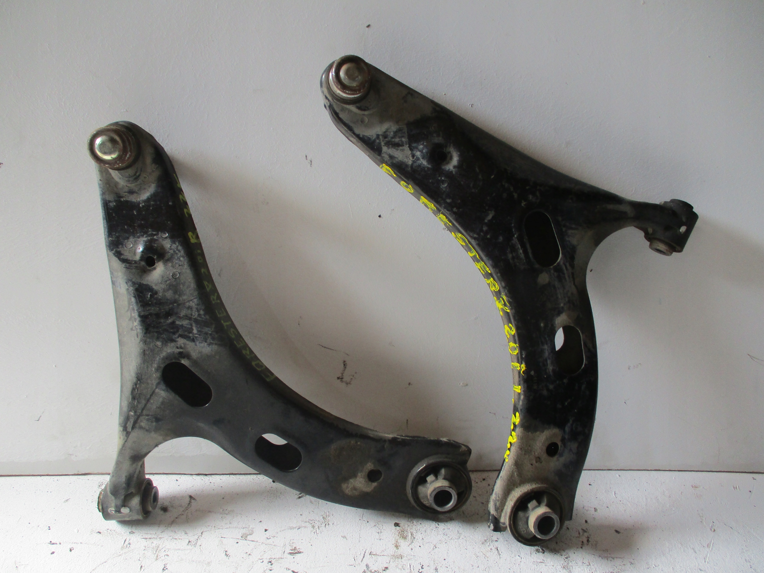 arm front SUBARU FORESTER V right left