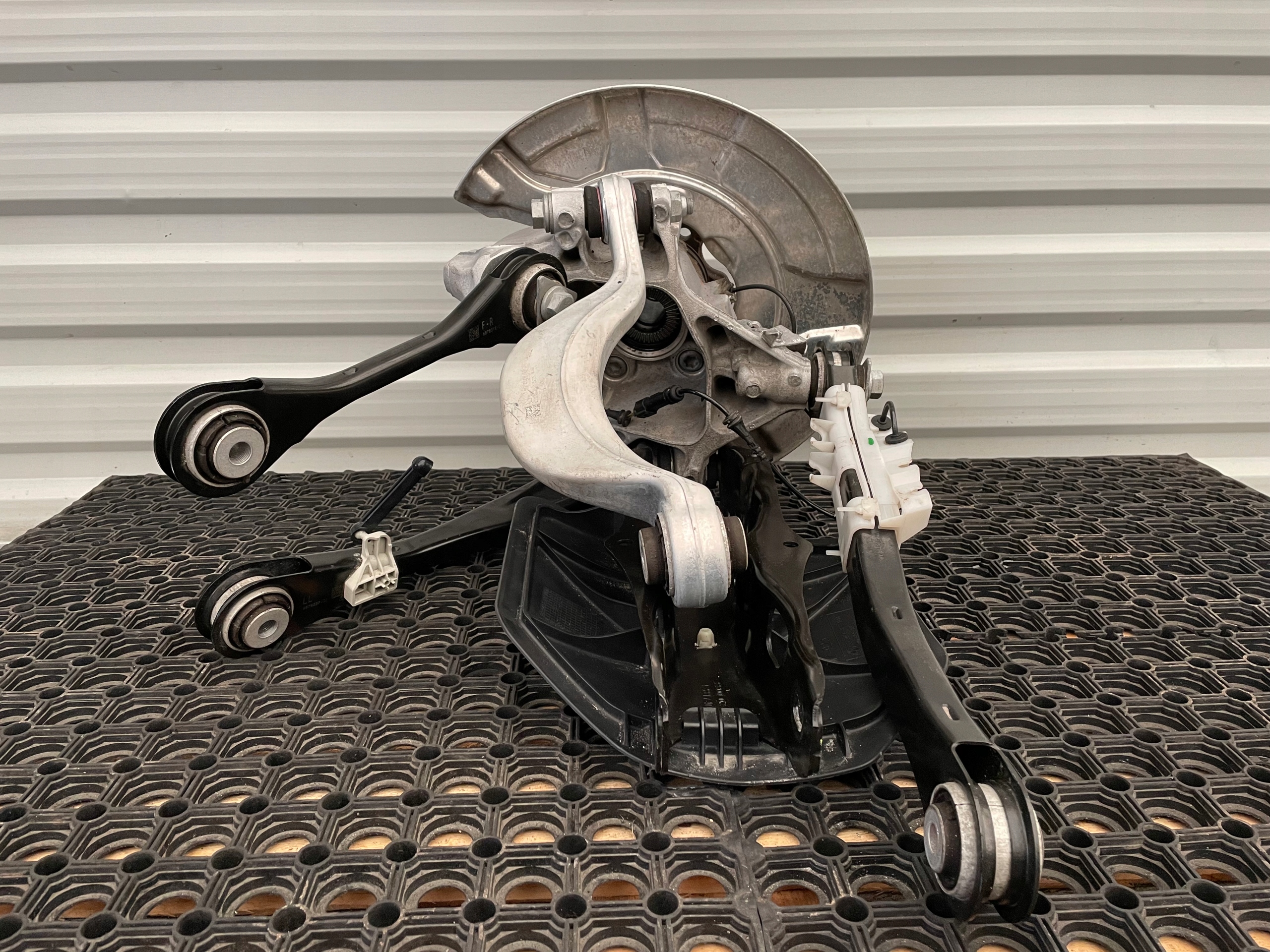 BMW X6 G06 X6M ZWROTNICA WAHACZE PRAWY TYŁ 6876654