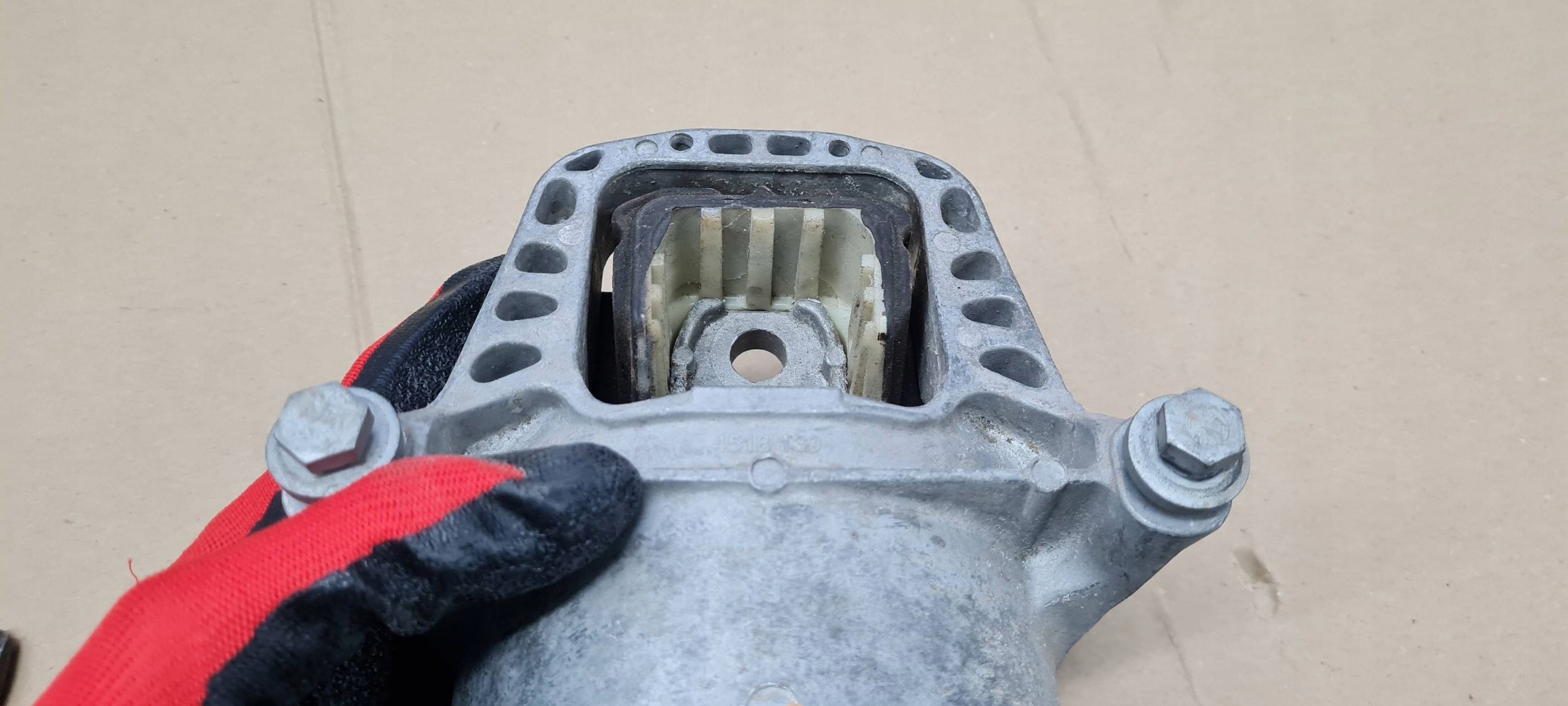 A4 B9 8W engine mount 8W0199371CR A5 8W