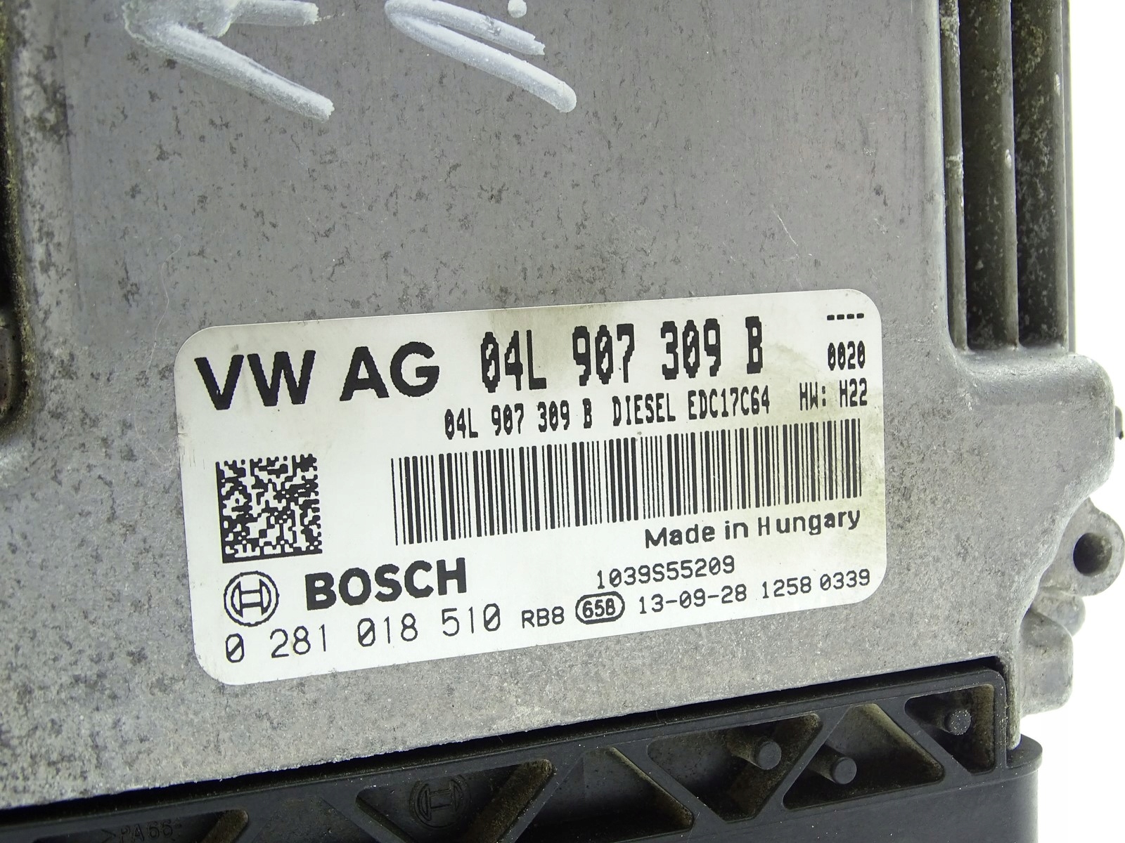 control unit computer of the engine ECU SKODA OCTAVIA III CLHA 04L906021AL
