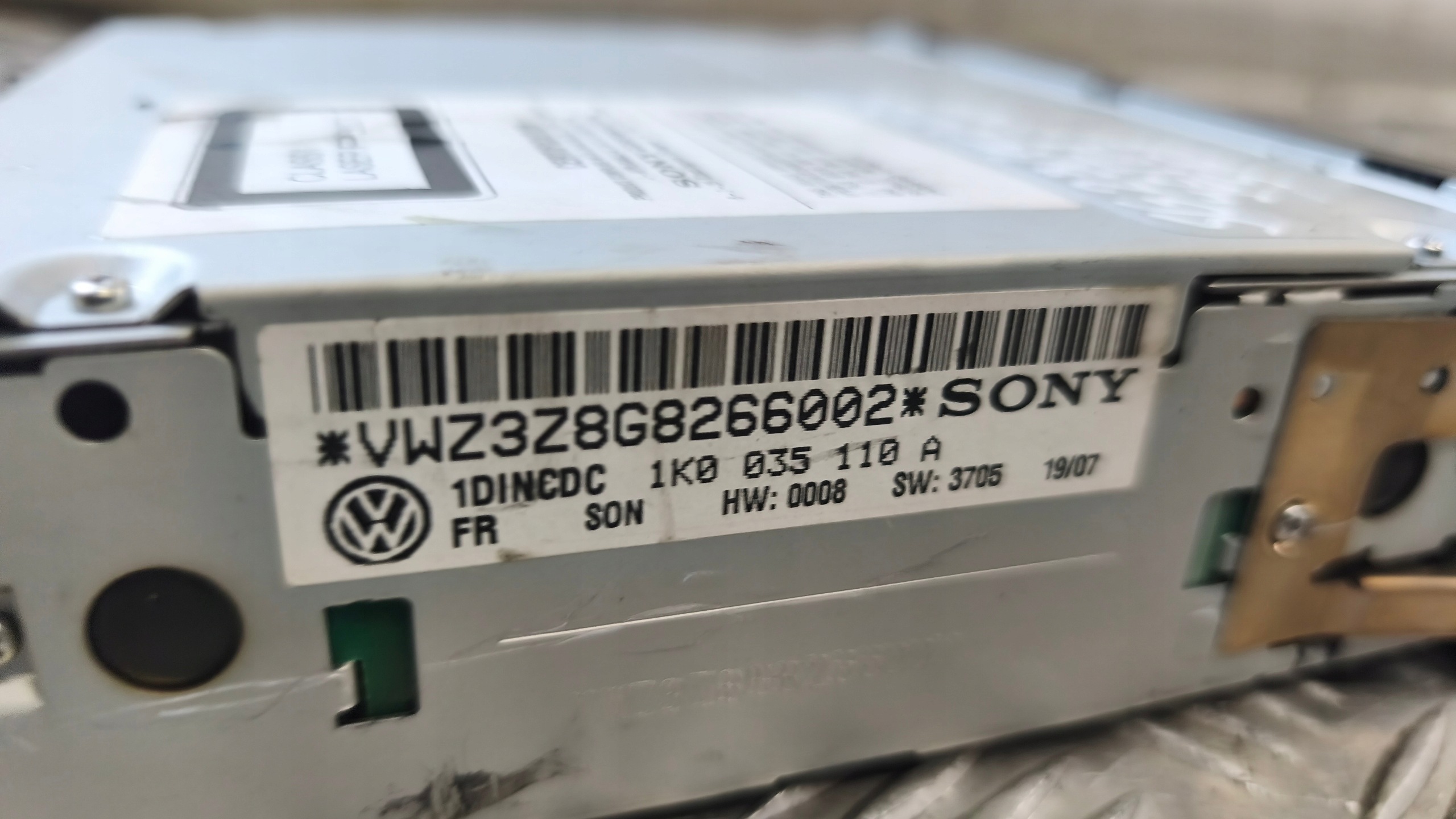 CARICATORE CD PLYT CD 1K0035110A VW JETTA 2007r