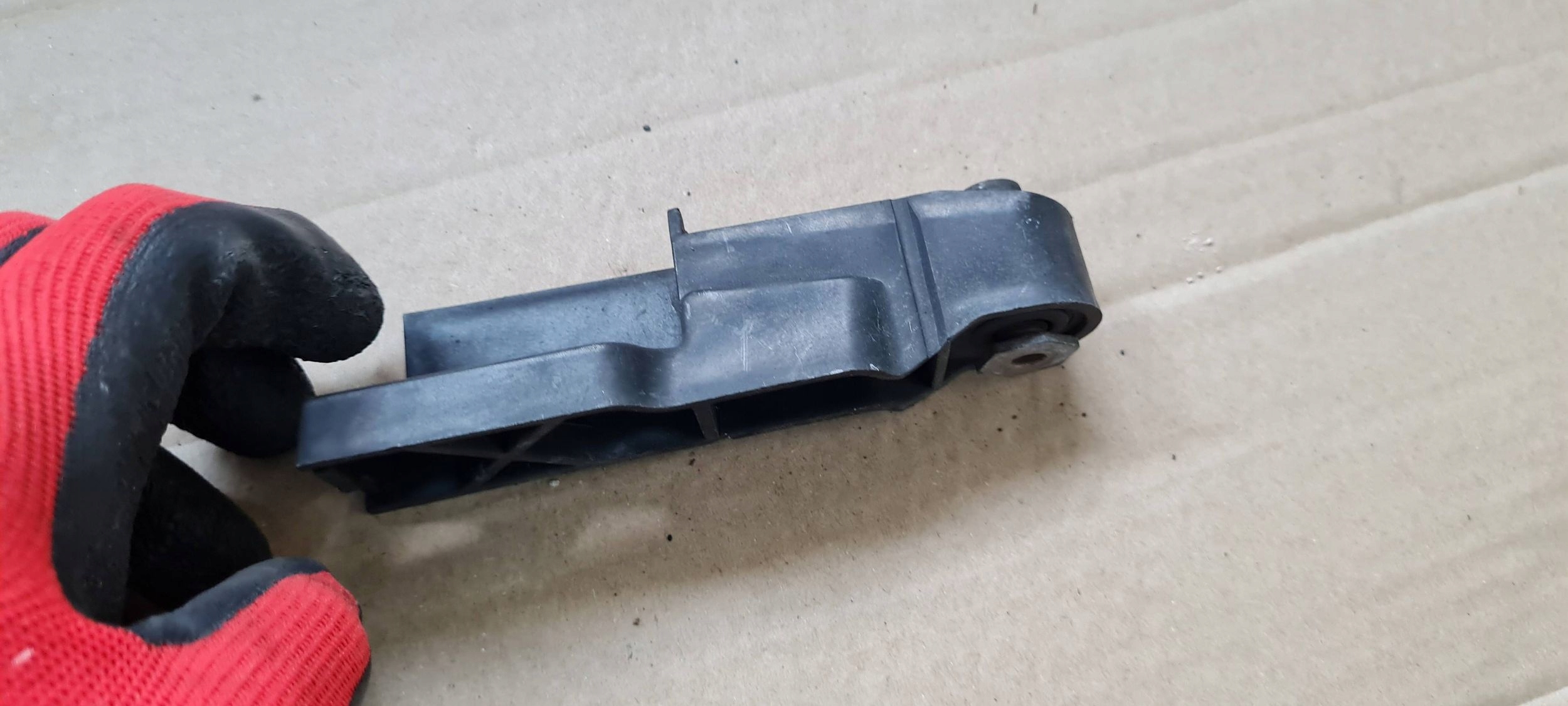 A6 C6 LIFT bracket holder of a bumper left front 4F0807771