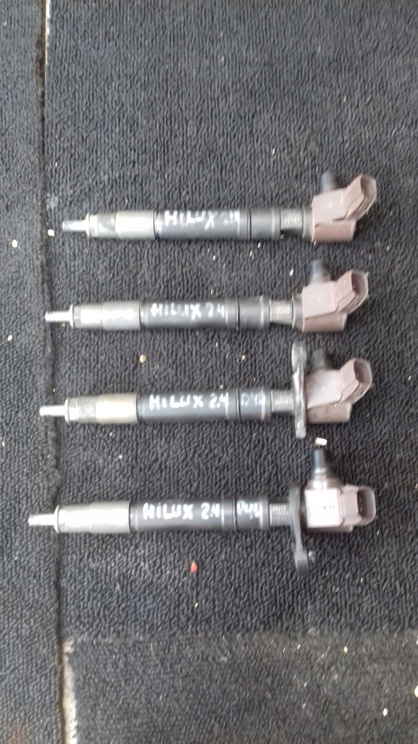 WTRYSKIWACZ 2.4 TOYOTA HILUX VIII 23670-0E020