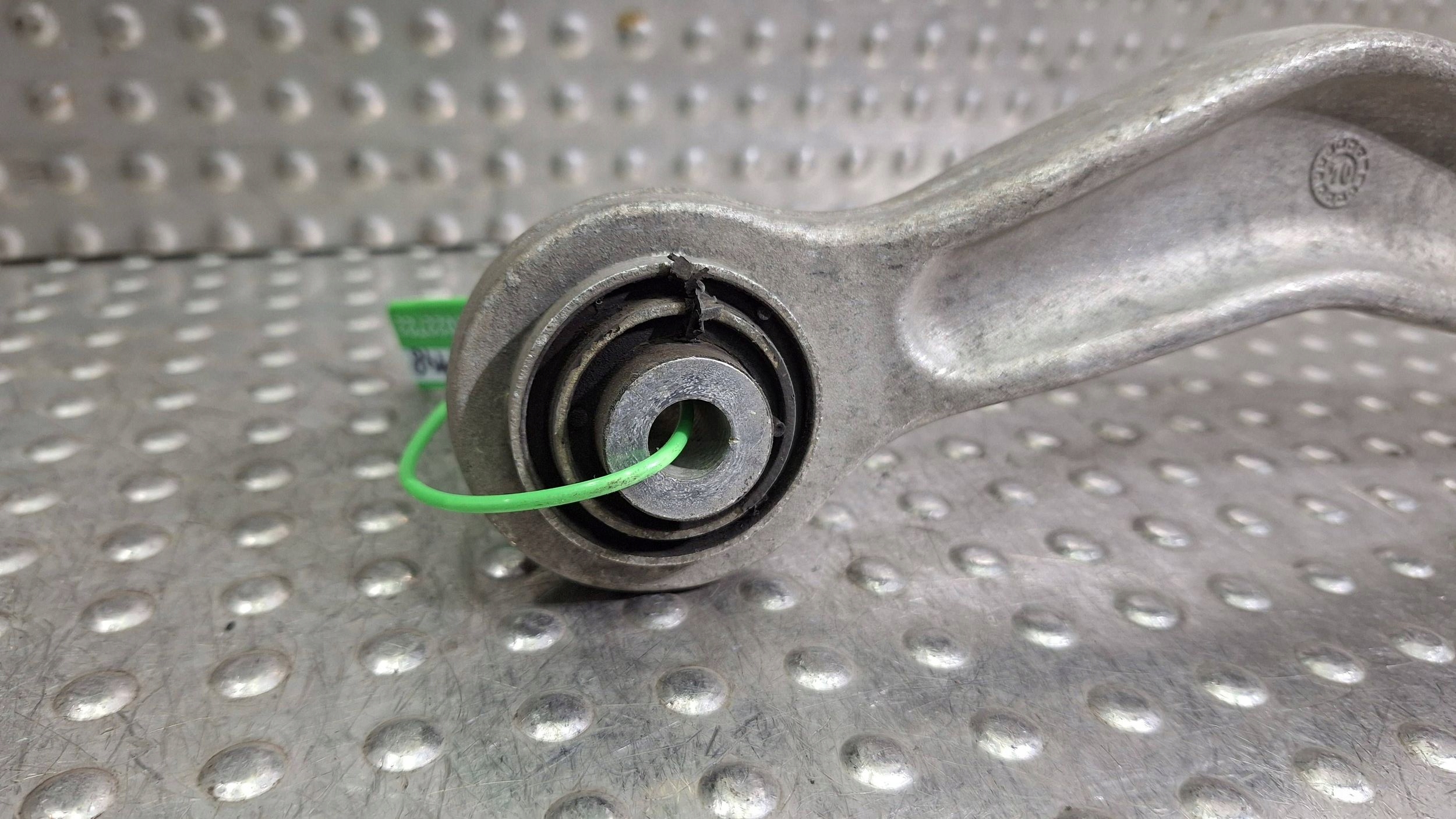 vilica lijevi stražnji dio 6768789 BMW E60 E61 E63 E64