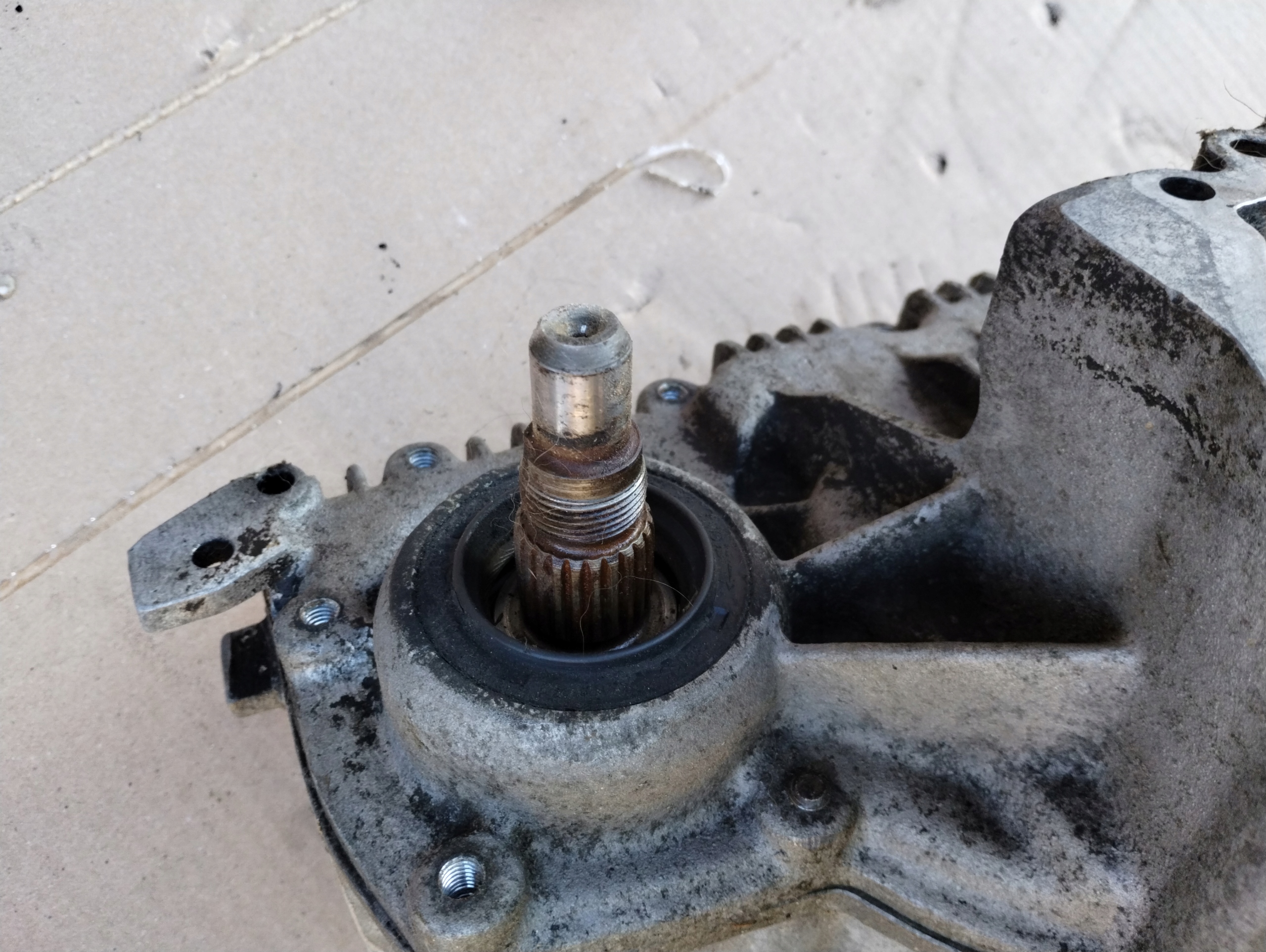 mercedes w124 reduktor 4 matic 4x4 1242801201 obal