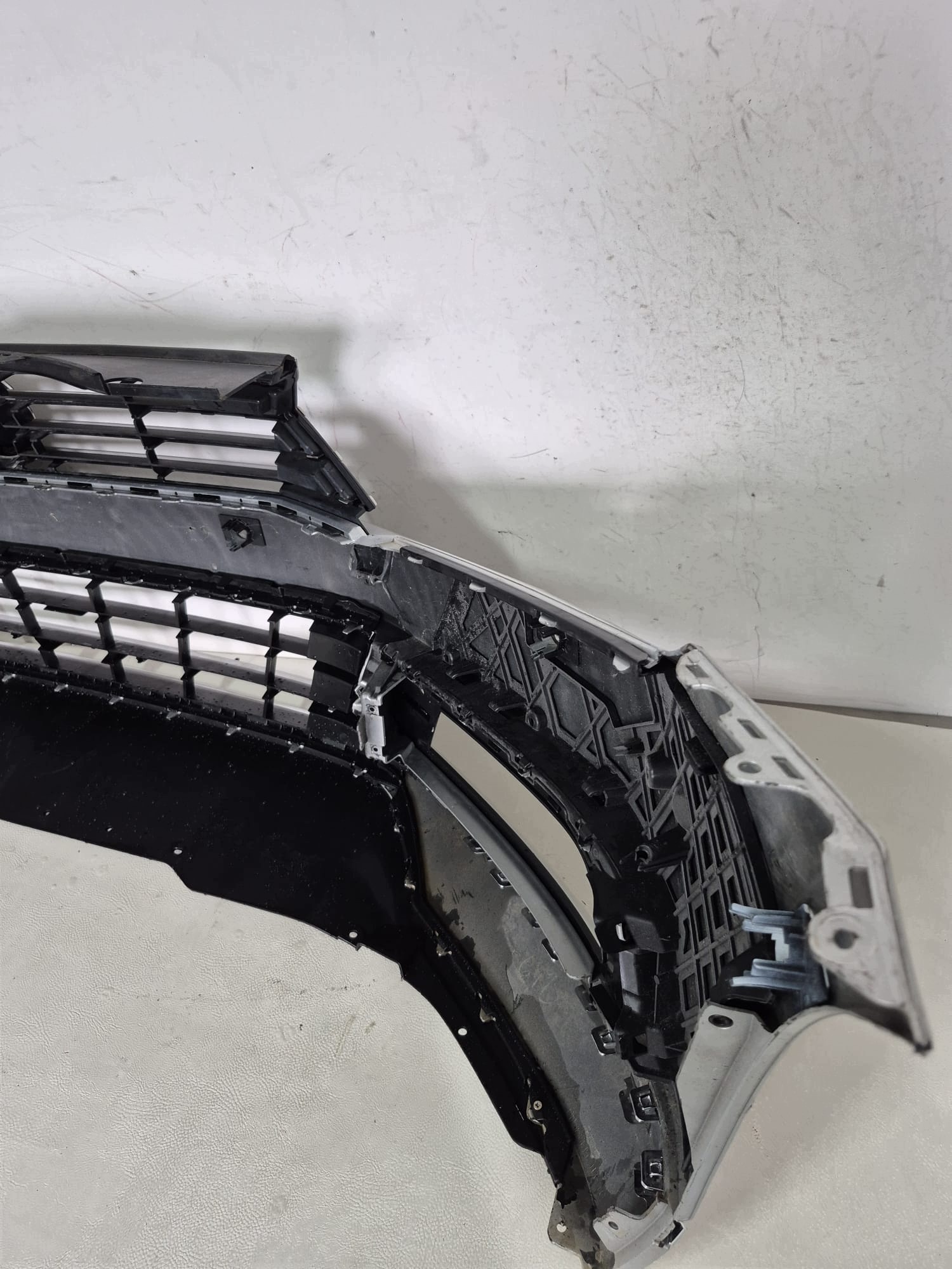 VW PASSAT B8 3G0 HIGHLINE 14- bumper front front 6XPDC SPR 3G0807221A