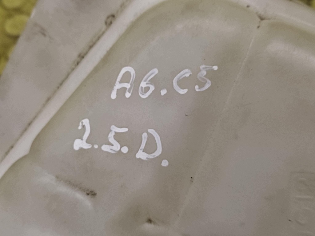 AUDI A6 C5 2.5 D Ausdehnungsbehälter