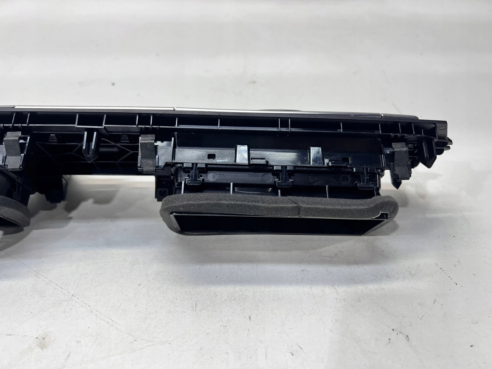 grid air conditioning devices central AUDI A3 8Y 8Y2820951B