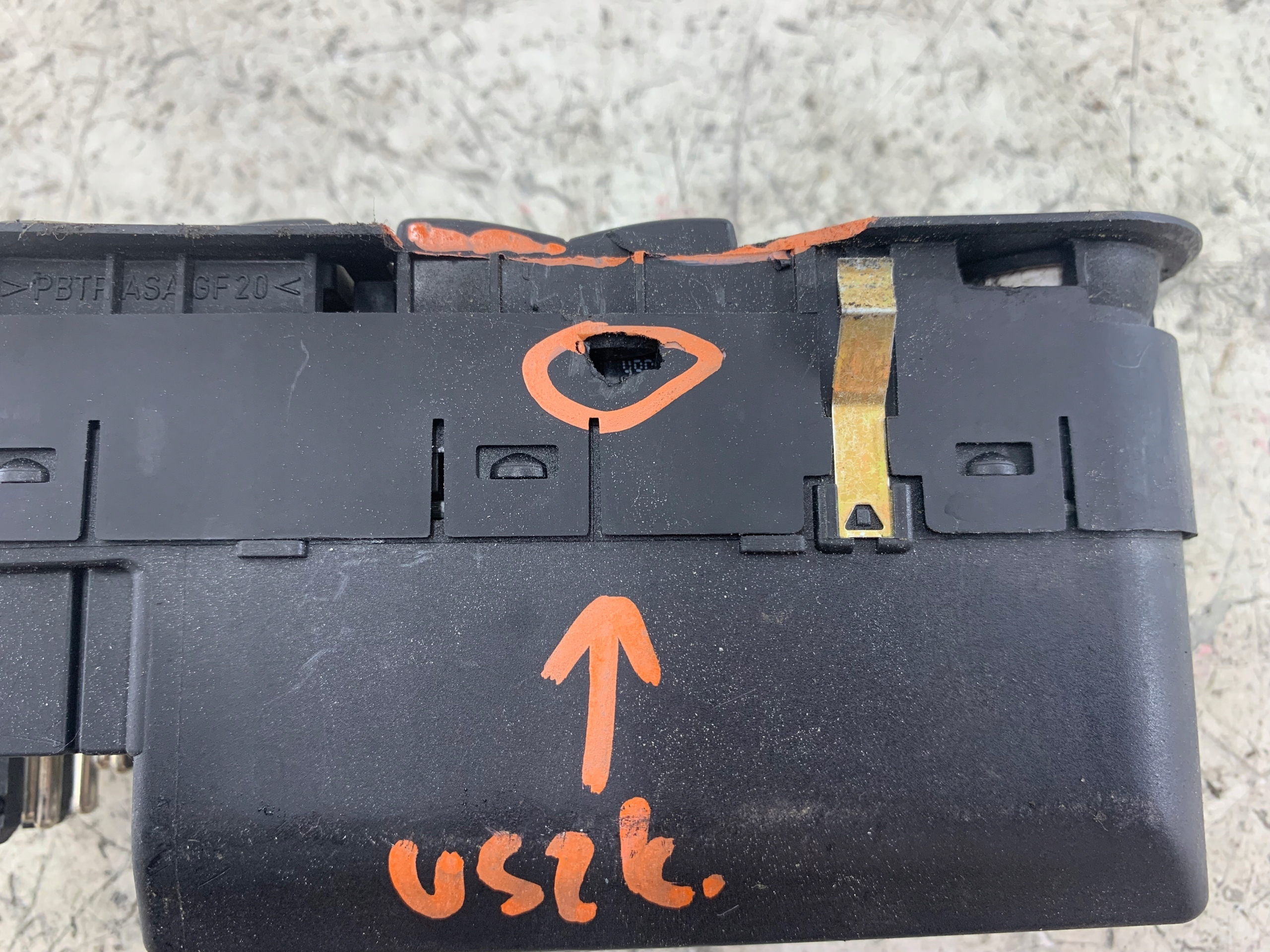 BMW E39 PANEL of the window left front 6904301