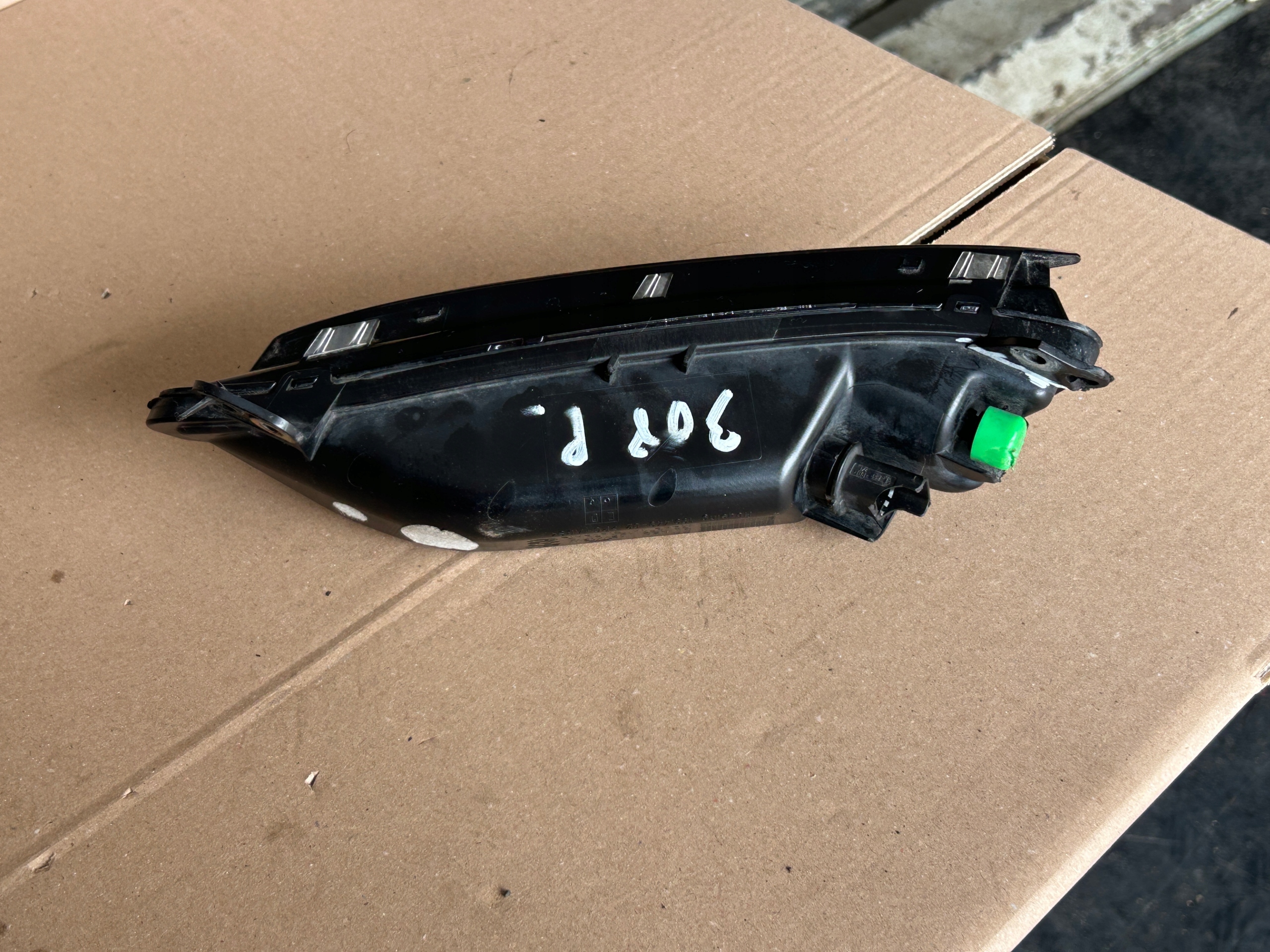 PEUGEOT 308 II GT T9 indicator right front 9806712080D