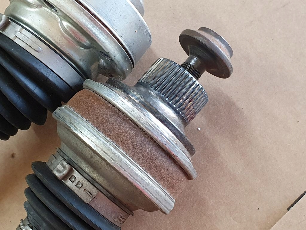 Demi axe AUDI A6 A7 4N0501203 Original Comme Neuf