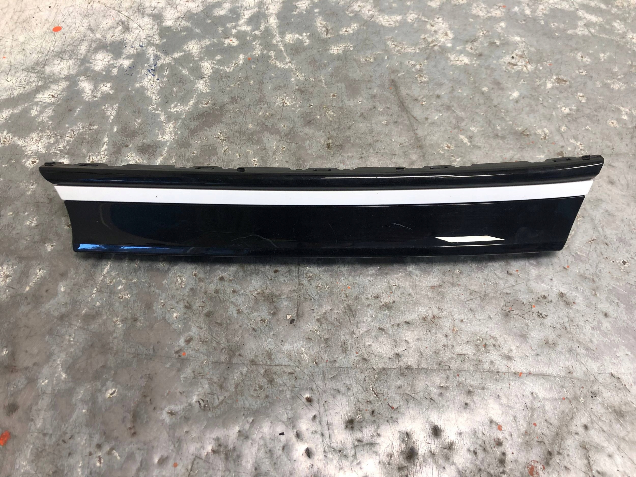 lišta GRILLA levá VW ID4 ID.4 11A853719