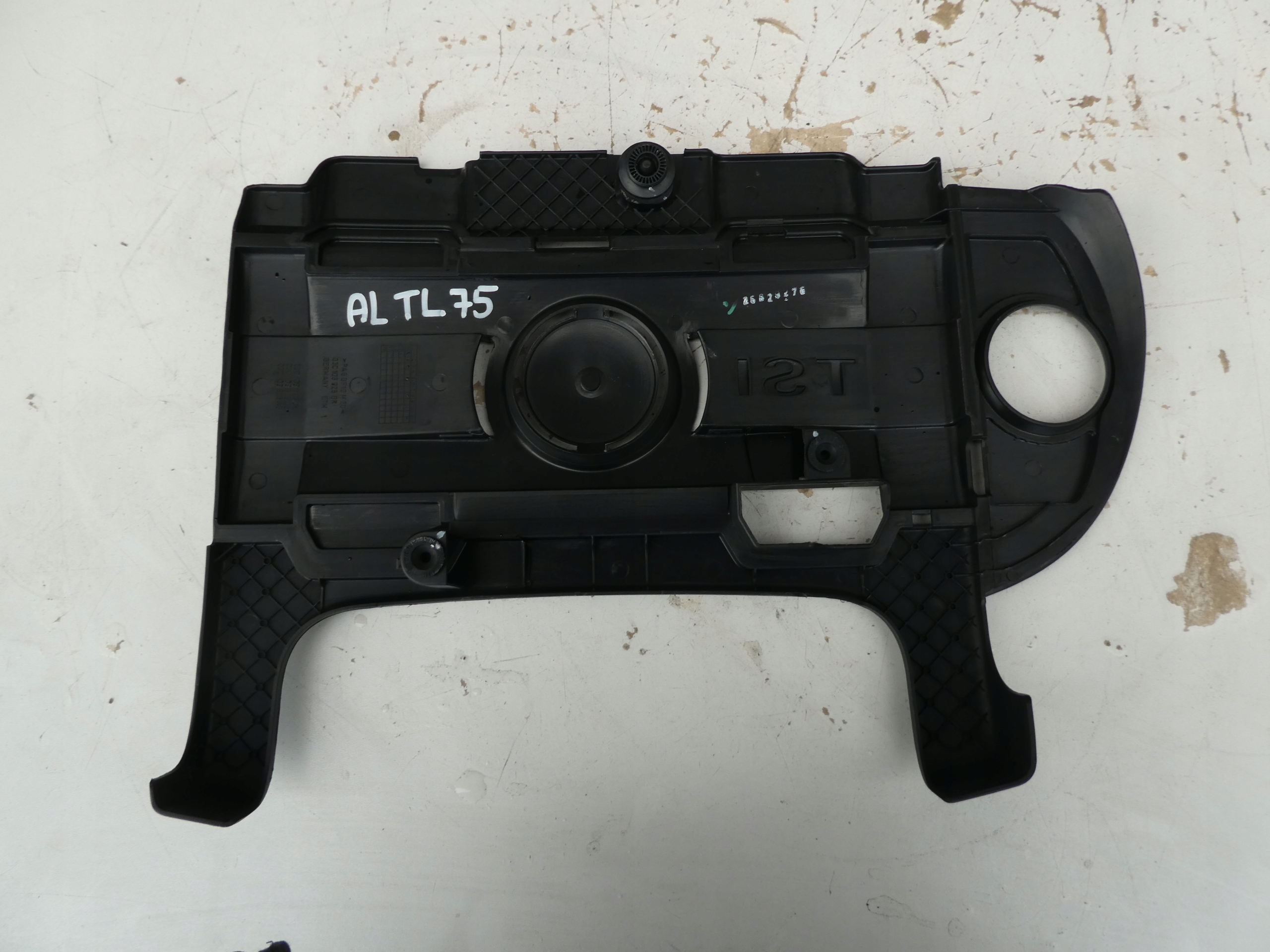 VW 1.4 TSI OSŁONA SILNIKA 03C103925BR Producent części Volkswagen OE