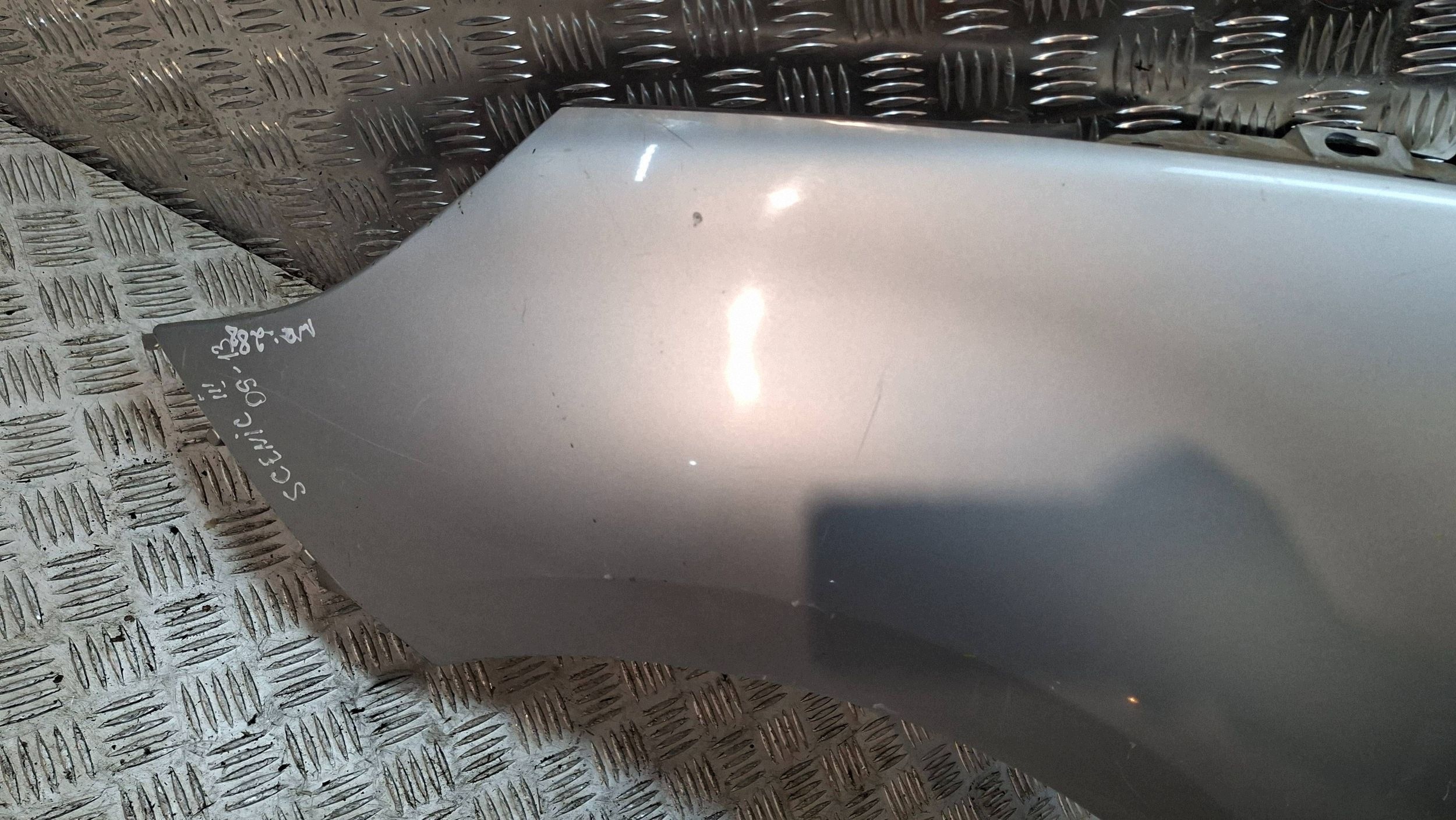fender front left 631010075R RENAULT SCENIC III 2009-2012