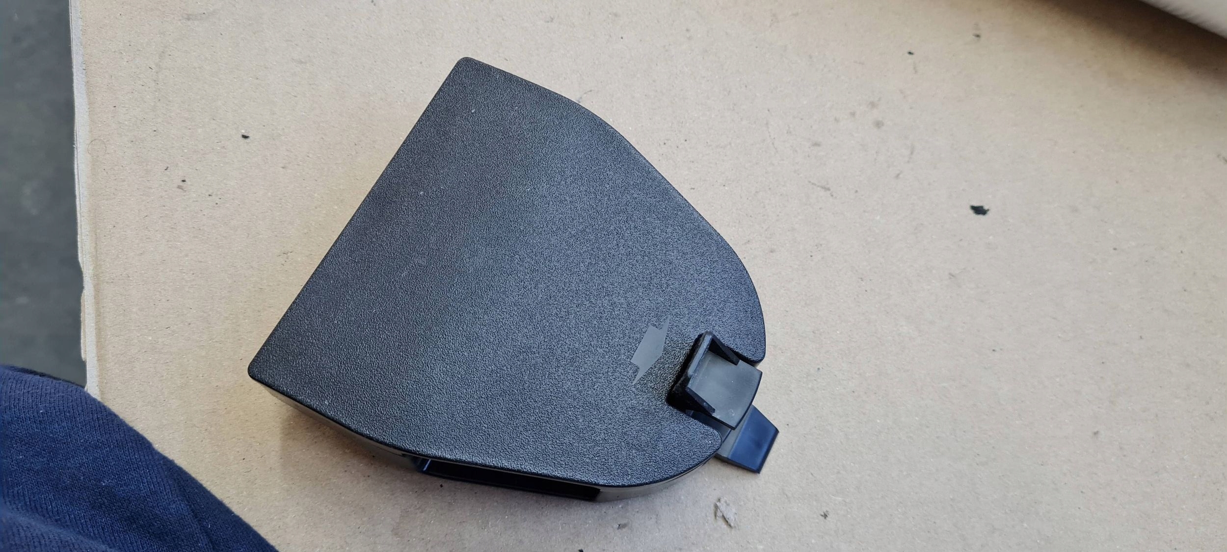 A4 B8 LIFT bracket holder TROJKATA hook 8T0860285 A6 C7 A5 8T