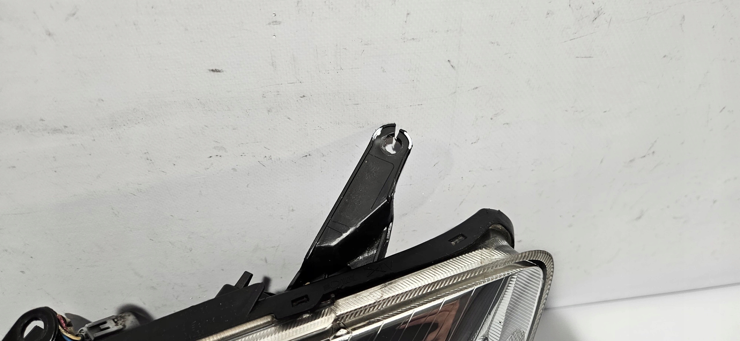 light left front XENON TOYOTA AVENSIS T25 06-08