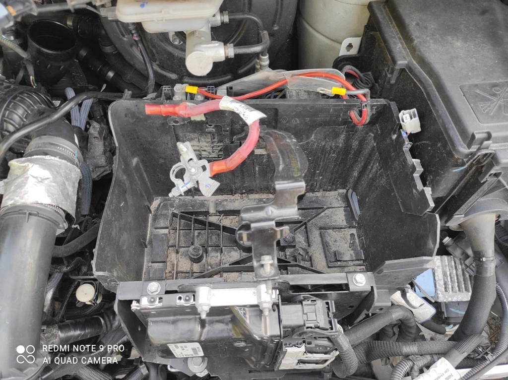 OBUDOWA PODSTAWA AKUMULATORA FIAT TALENTO OPEL VIVARO B NISSAN NV300 Producent części Opel OE