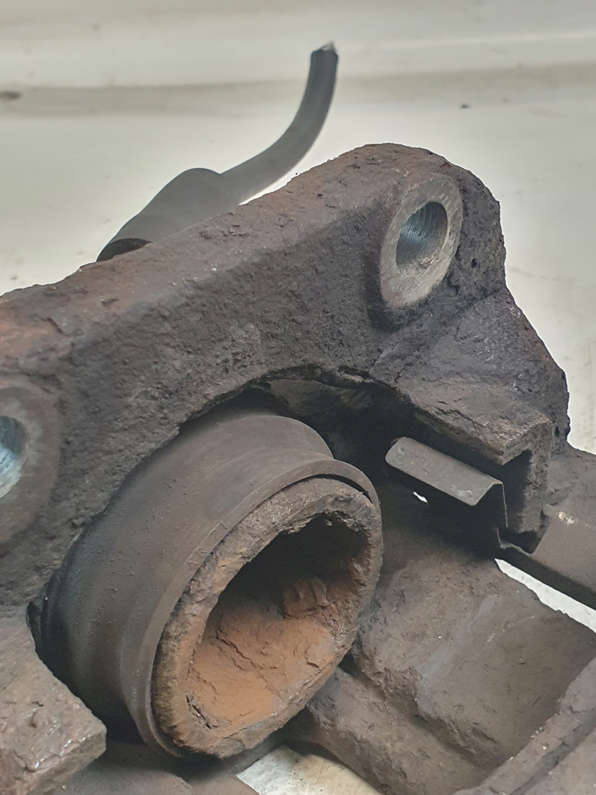 caliper brake right front RENAULT CLIO II 03r. 1.5DCI