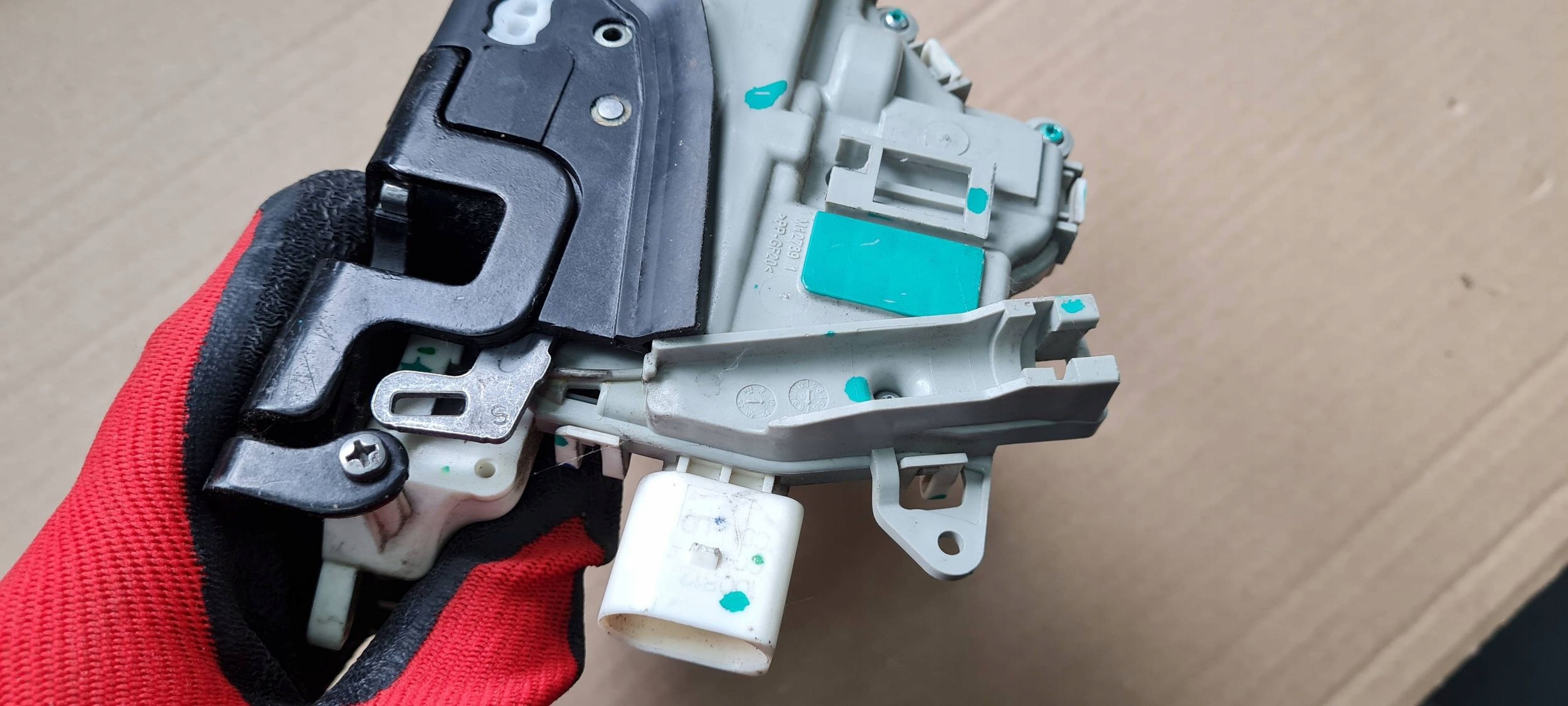 A4 B8 LIFT A5 Q5 lock door left front 6PIN 8J1837015D