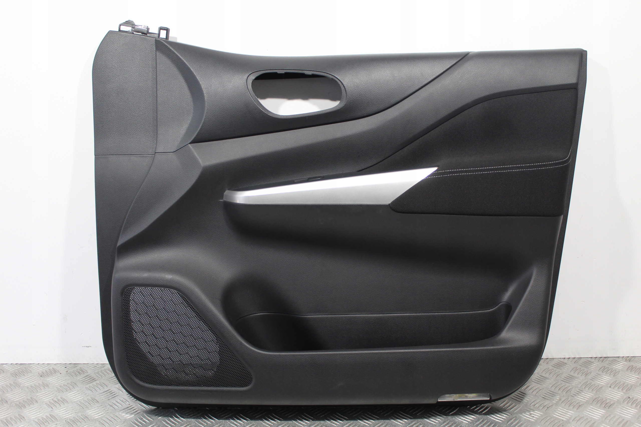 side door right front RENAULT ALASKAN