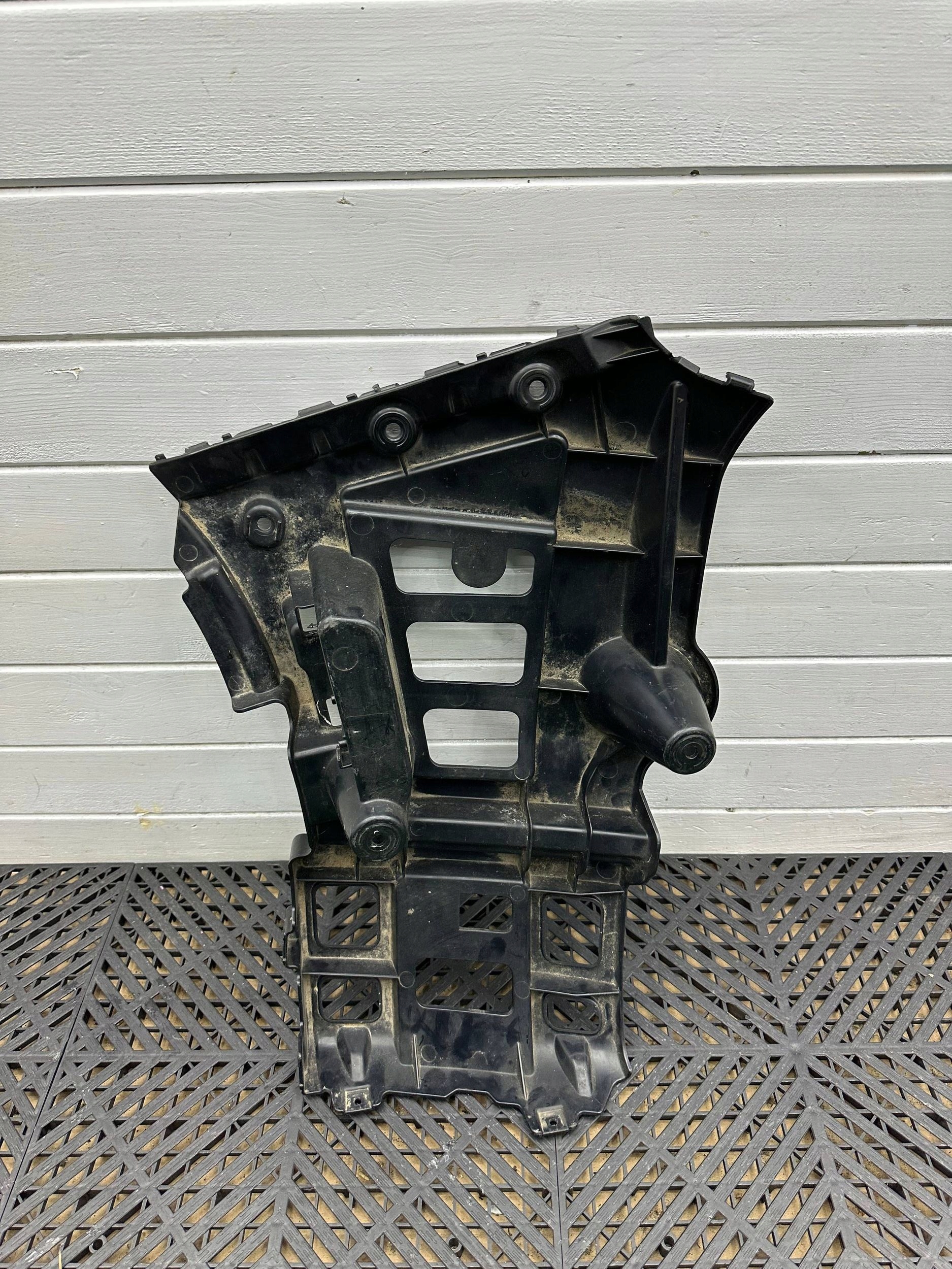 bumper bracket of the rear BMW X1 E84 4884490