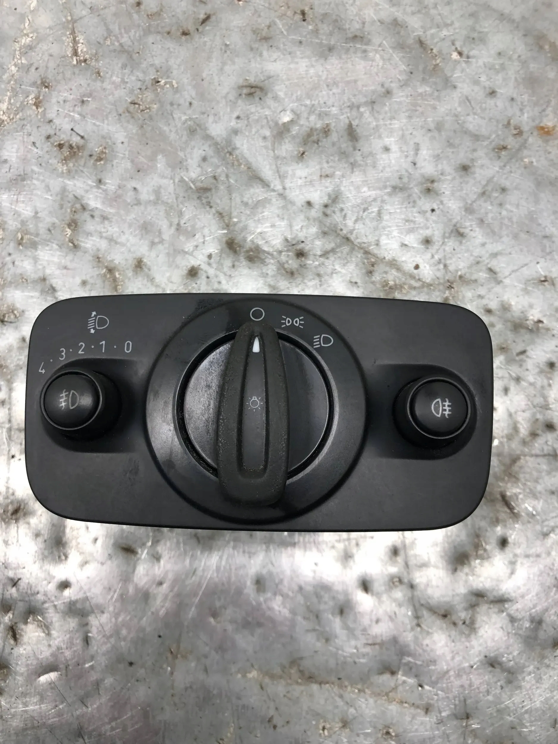 light switch FORD FIESTA MK7 8A6T-13A024-BB