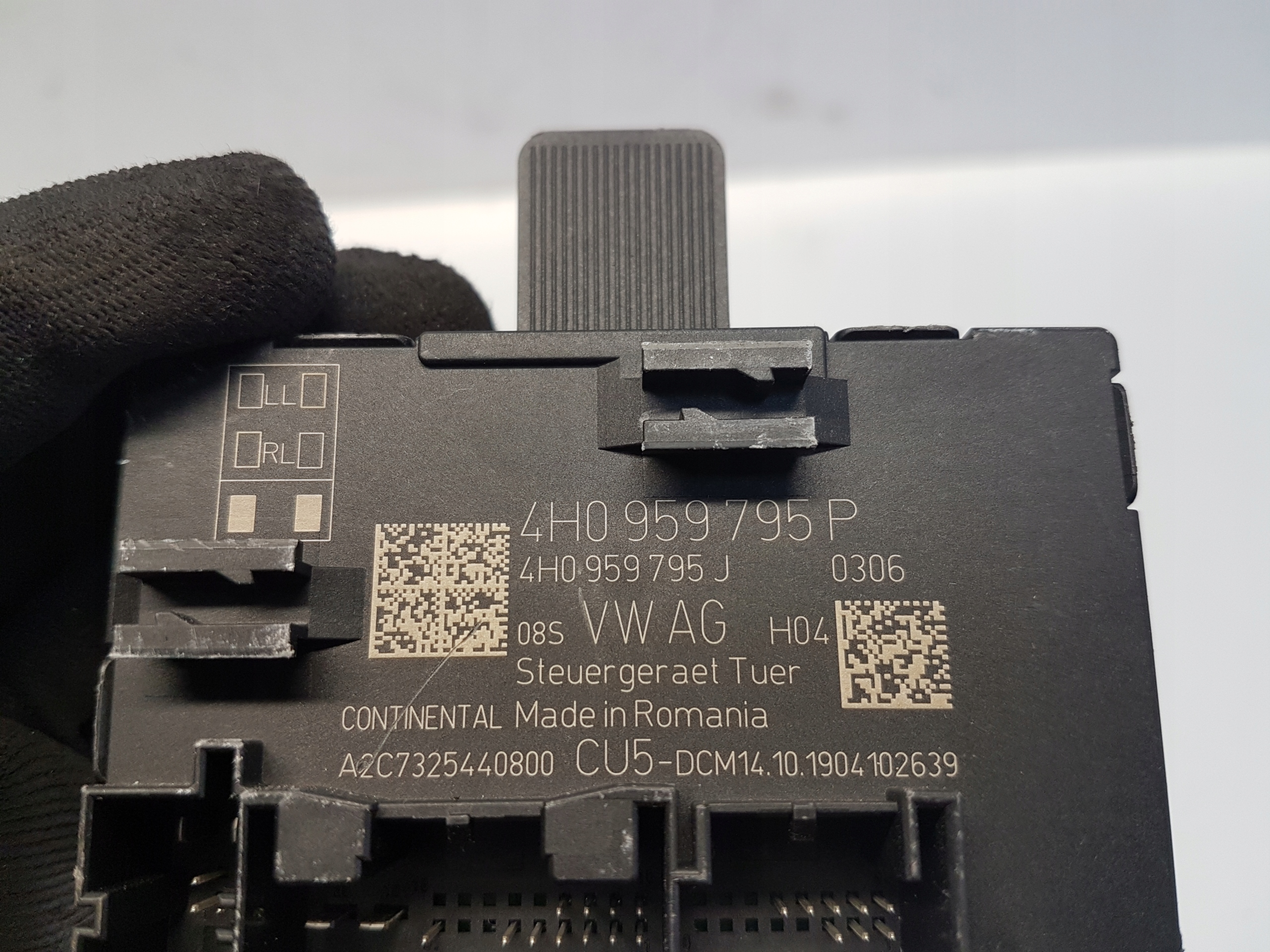 MACAN LIFT 95B 2.0TFSI module control unit door rear part