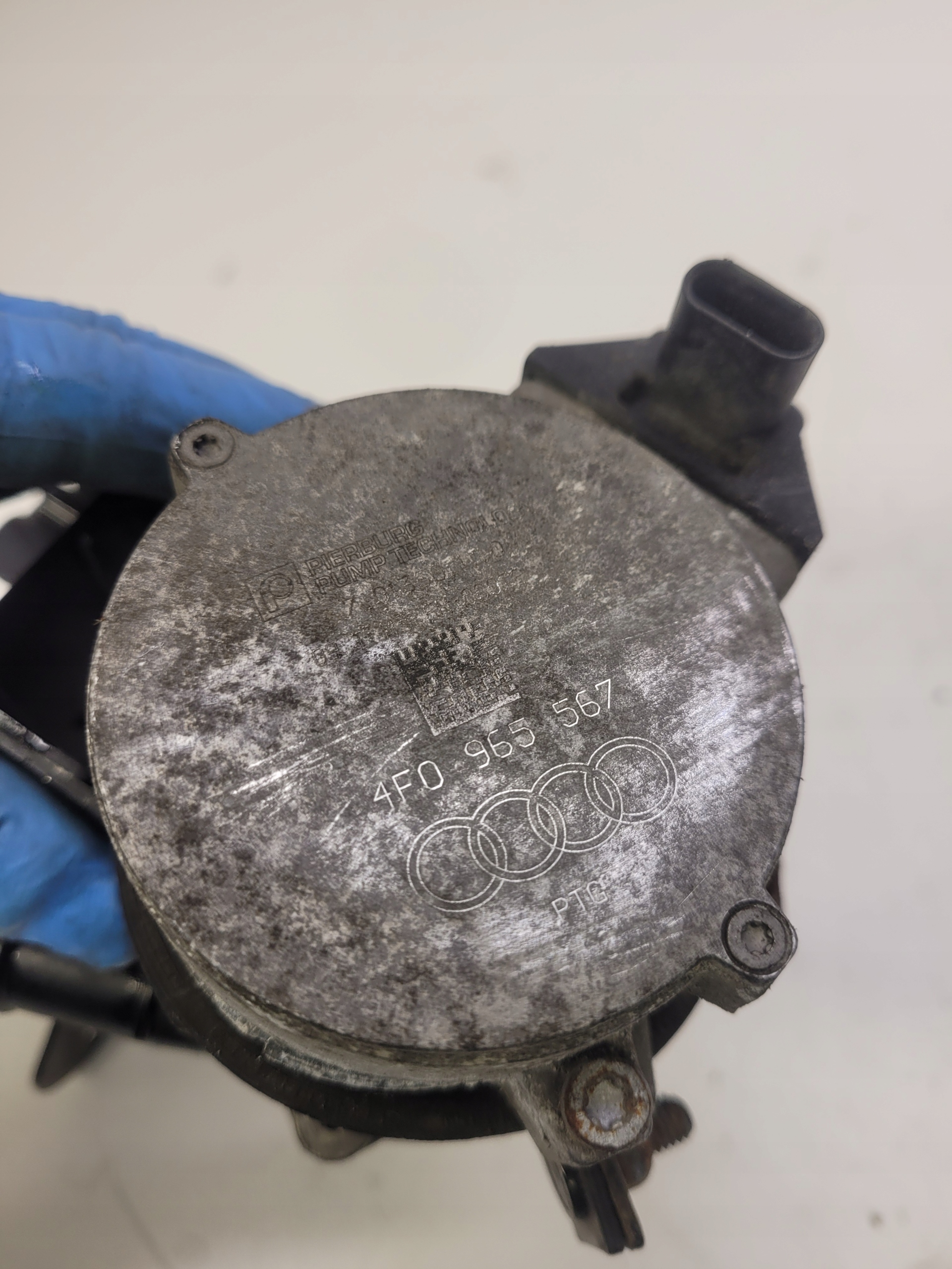 supplementary water pump AUDI A6 C6 3.0 TFSI 4F0965567