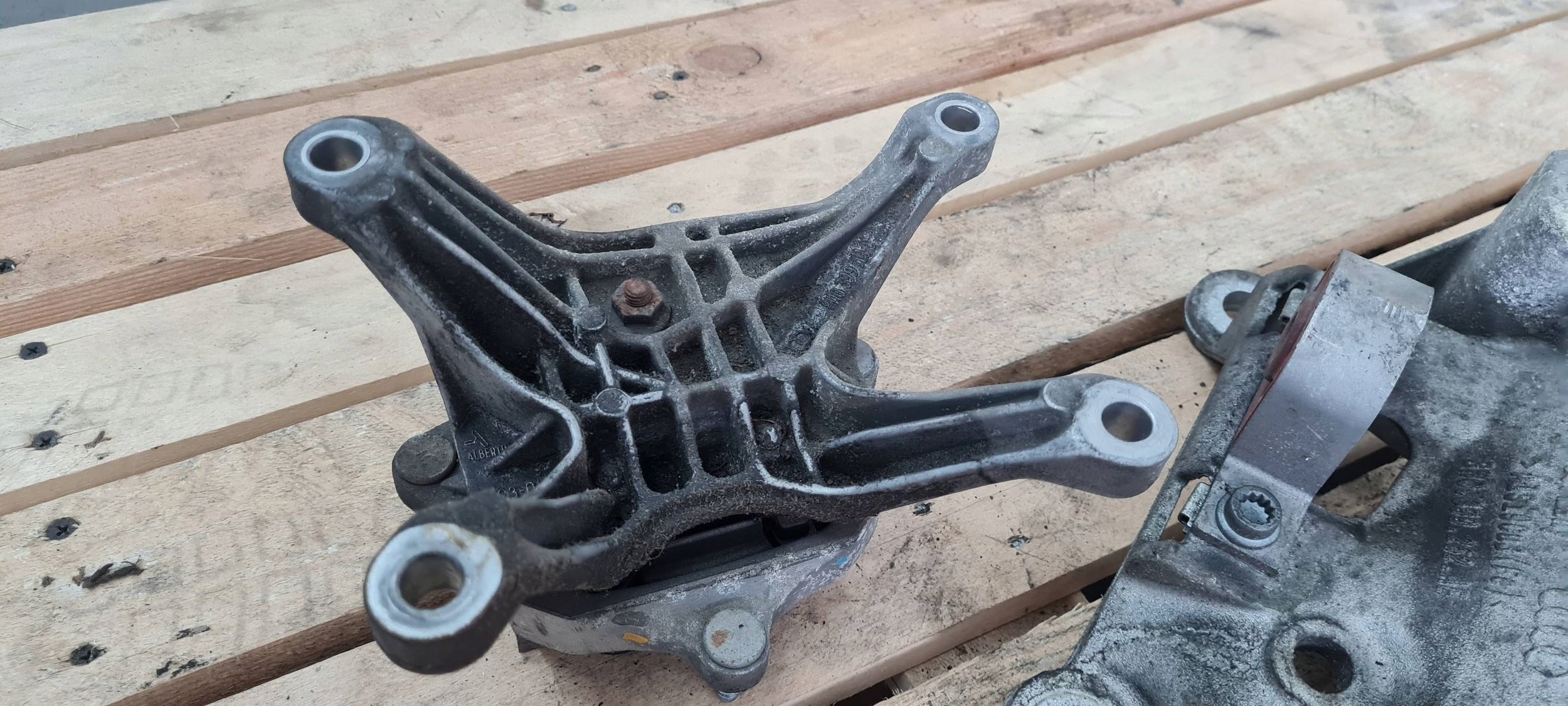 A4 B9 8W supporto staffa cambio ingranaggi 2.0 TDI 8W0399262AE A5 8W