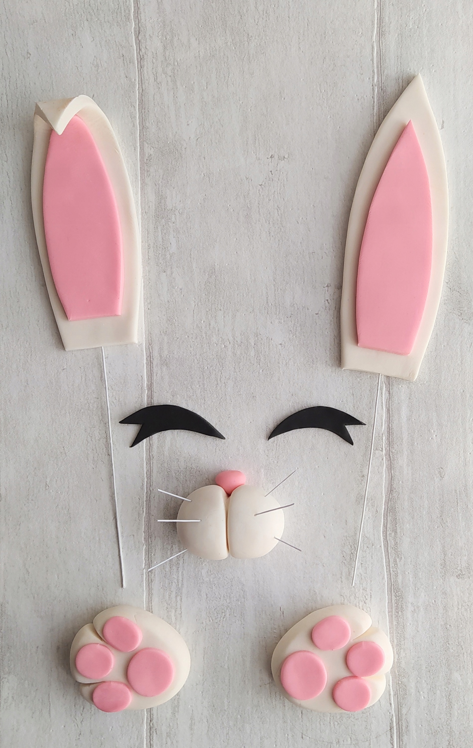 Levně Figurka Králíček zajíc dekorace na dort králík: uši tlamy tlapky oči