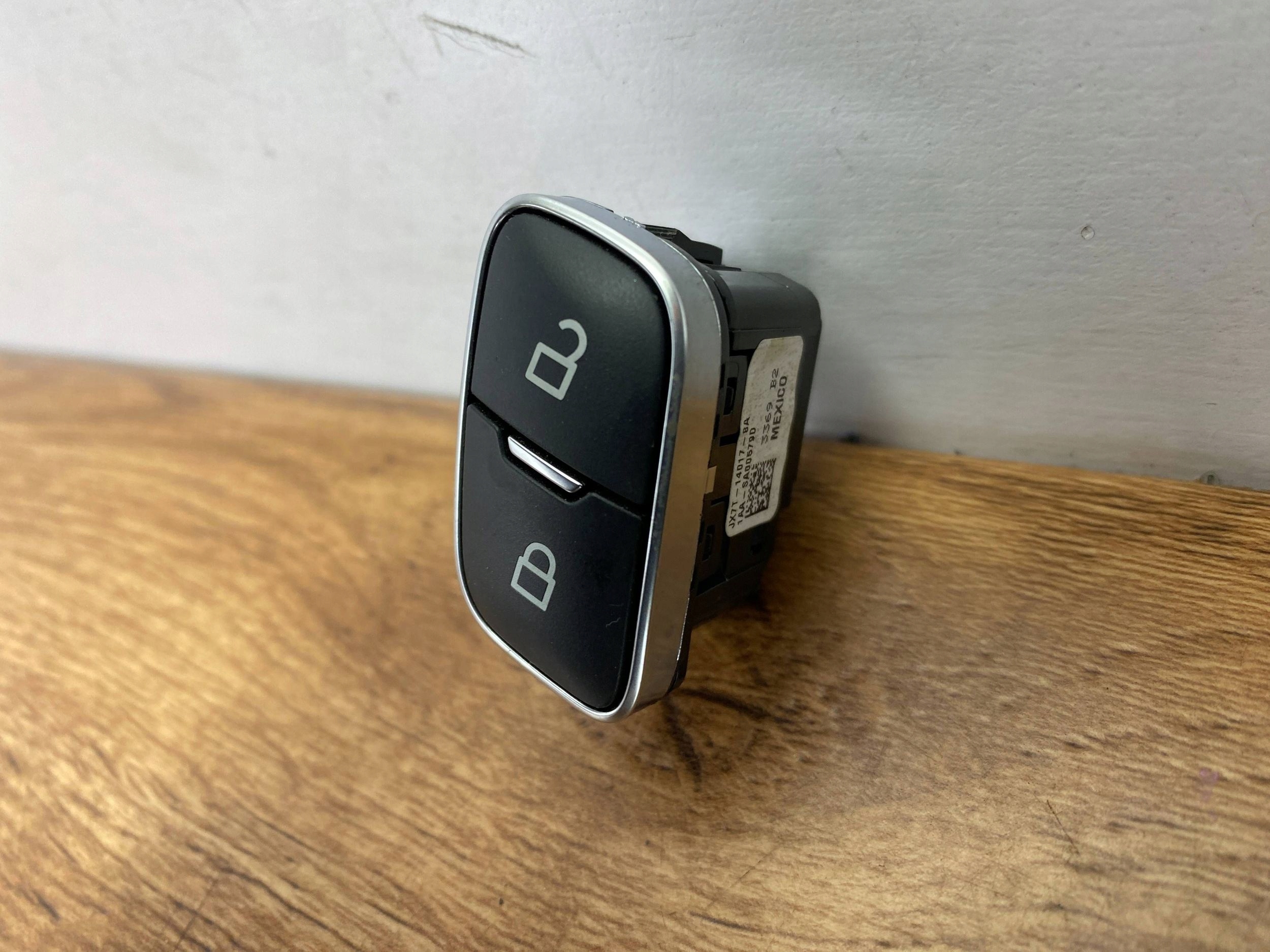 button central of a lock Ford Escape IV Kuga MK3 2020+