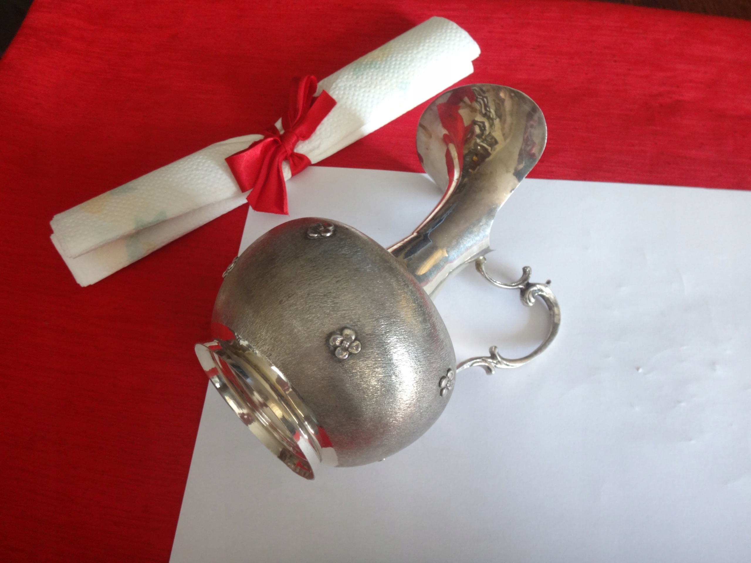 Srebrny mlecznik XIX w - elegancki wyrób