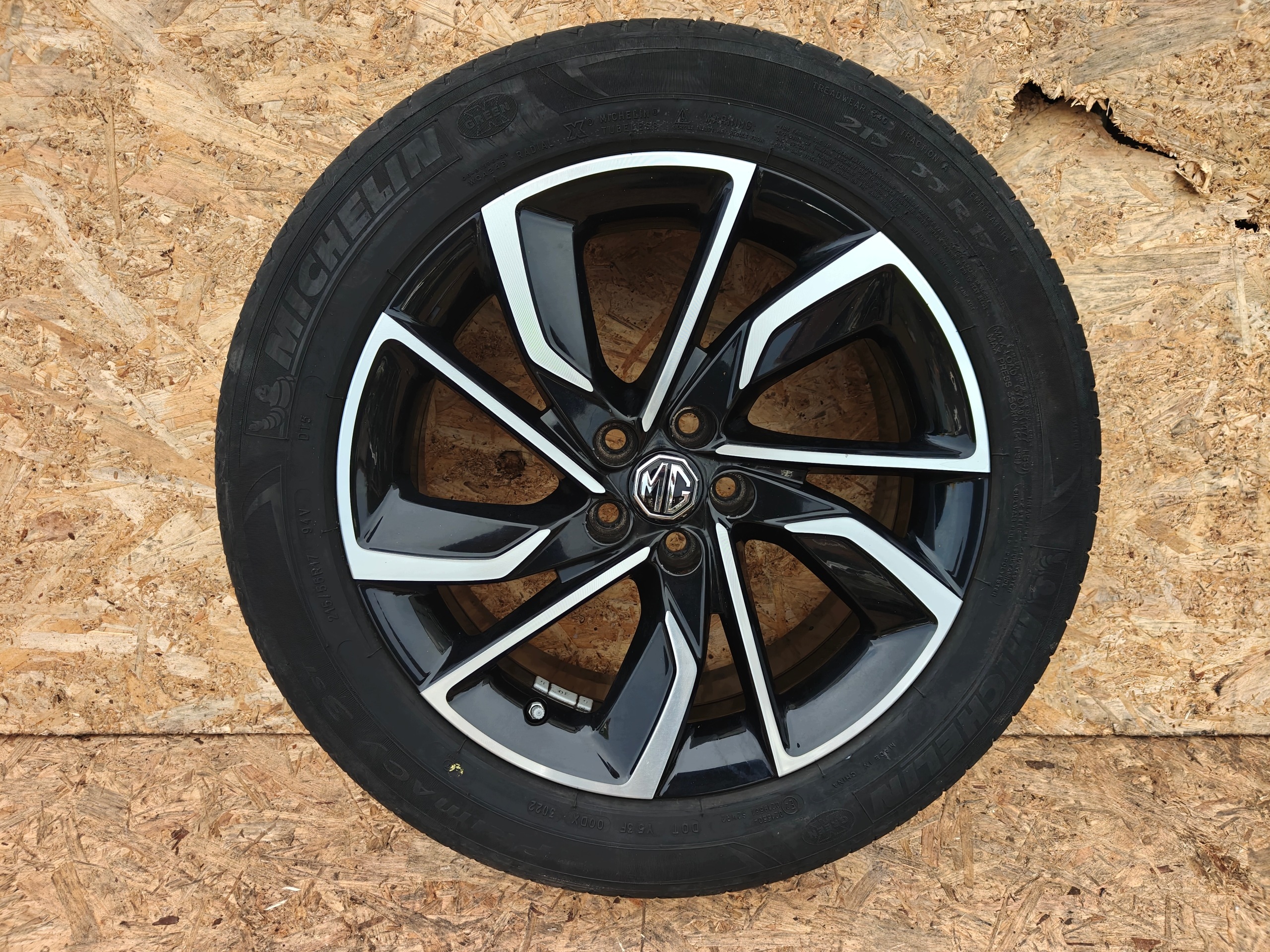 ruote cerchi MG ZX MICHELIN PRIMACY 3 215 55 17 7Jx17 ET41 10598024 2022 anno