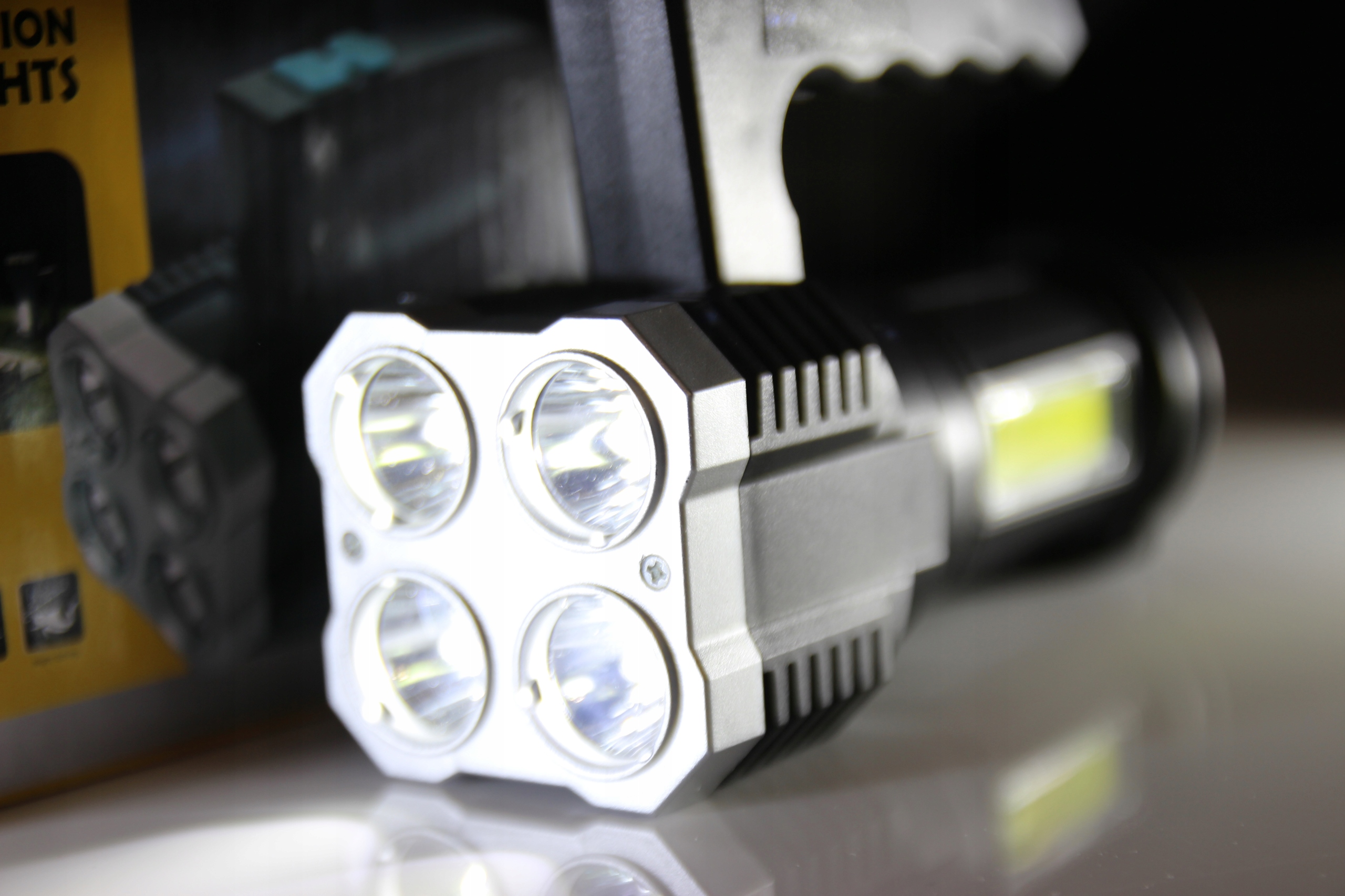 KEMPING SZPERACZ LATARKA AKUMULATOROWA LED 3W1 Moc 0 W