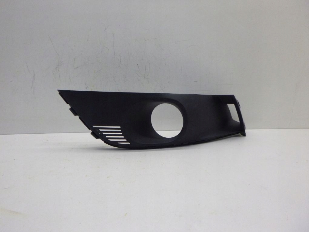 RENAULT MEGANE IV grid of a bumper right