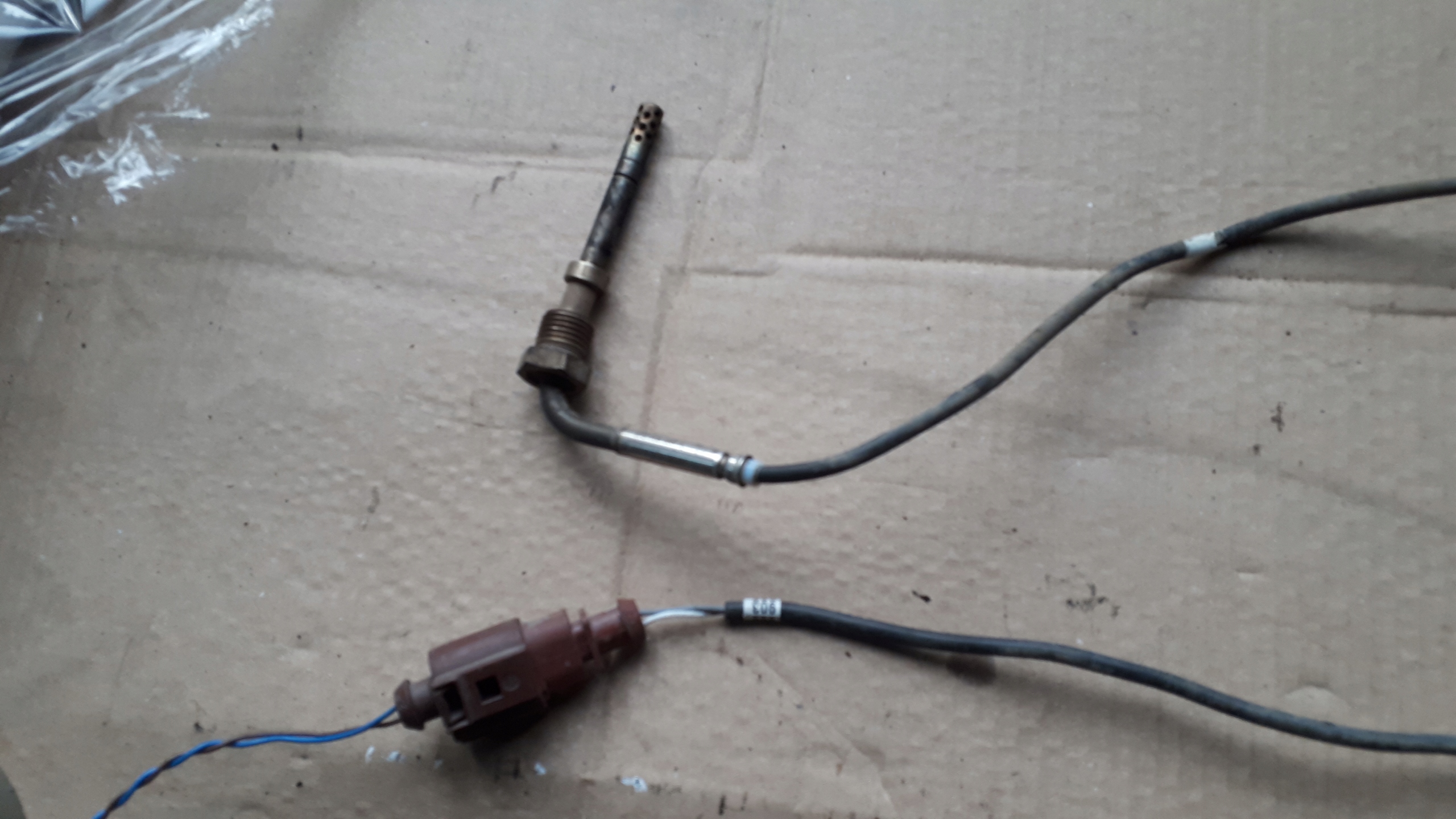 Q7 4L SENSOR GASE TEMP 4.2 TDI BTR 07Z906088A