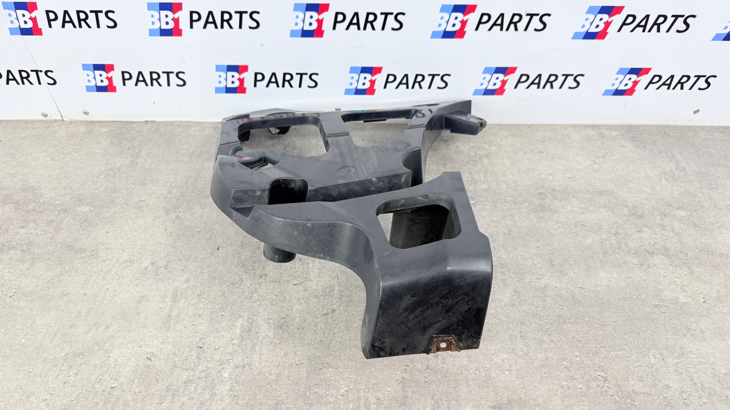BMW E70 X5 Support Support plaque Pare choc Droite Arrière Arrière 7227758