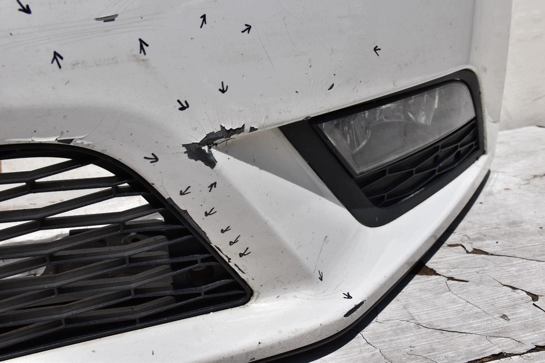 bumper front SEAT LEON III Przedlift 2012-2016 kod lakieru: LB9A