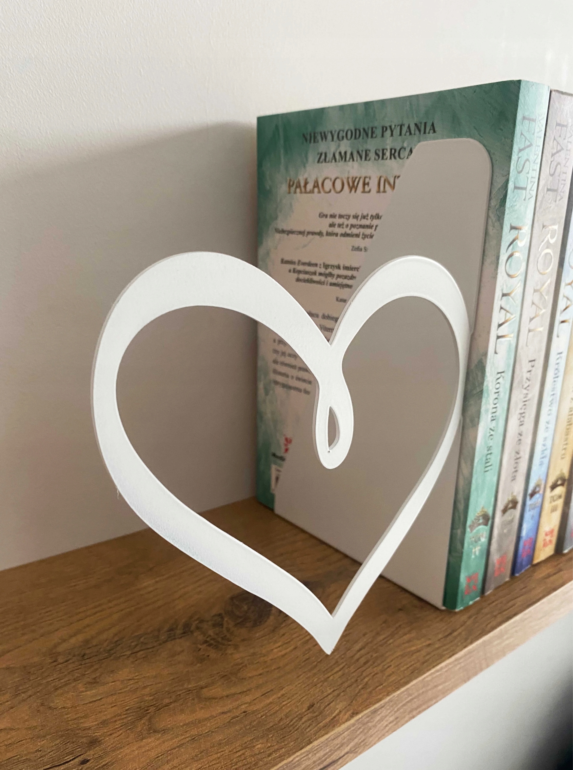 Podpórka do książek 2 części SERCE biały + GRATIS Marka bez marki