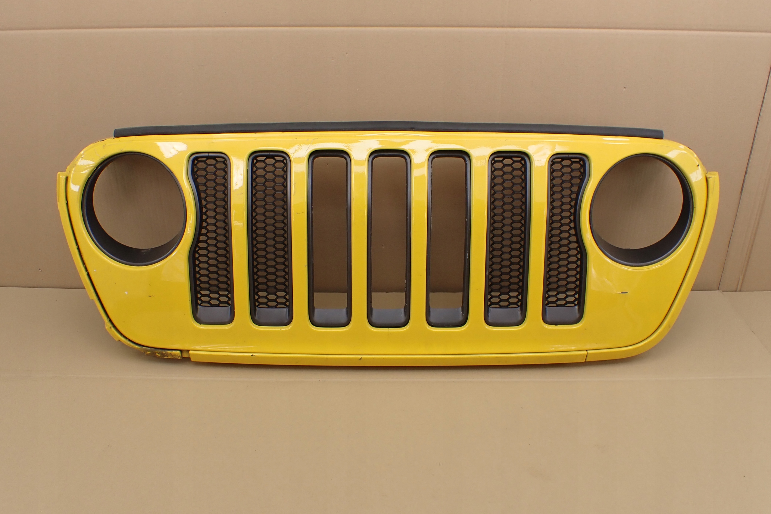 GRILL ATRAPA JEEP GLADIATOR WRANGLER JL 6BY79TRMAB Stan opakowania oryginalne